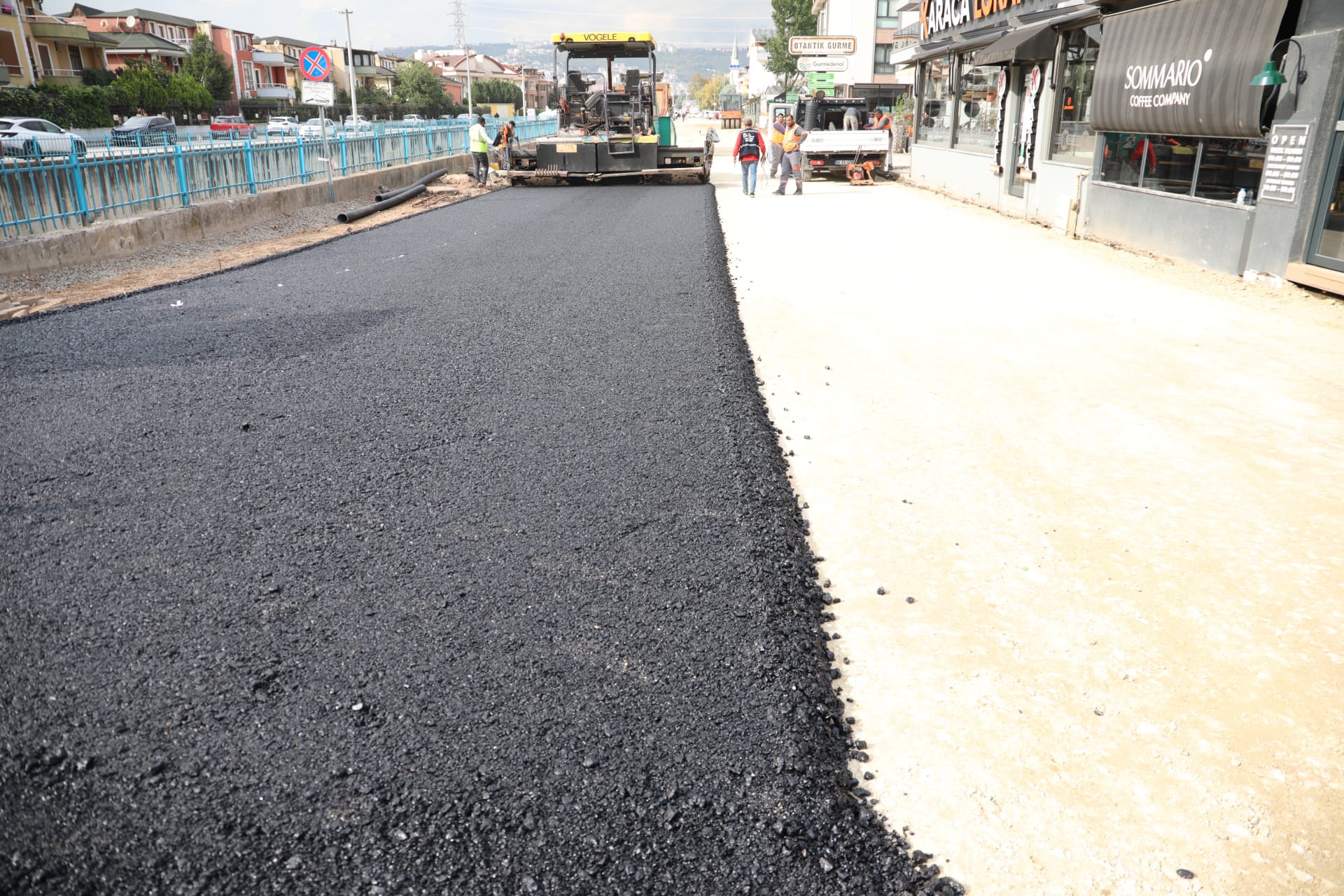 İzmit Belediyesi, Alikahya’da yıpranan yolları modern görünüme kavuşturuyor (7)