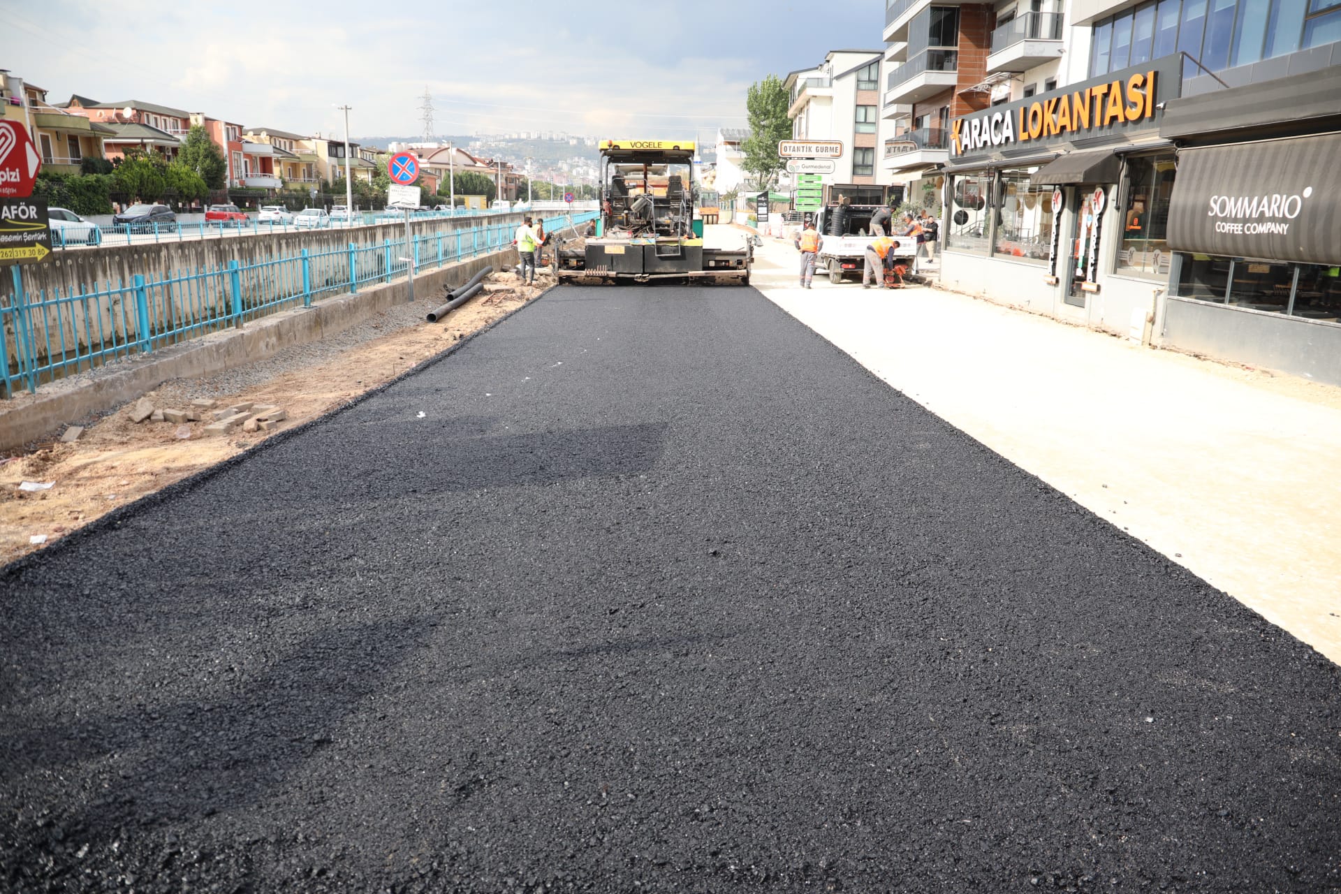 İzmit Belediyesi, Alikahya’da yıpranan yolları modern görünüme kavuşturuyor (9)