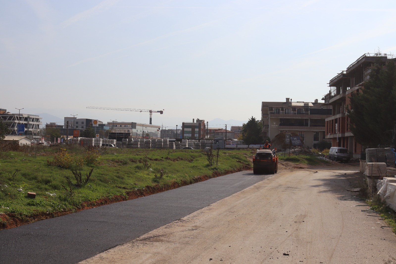 İzmit Belediyesi Yenişehir Mahallesi’nde yolları yeniliyor (3)