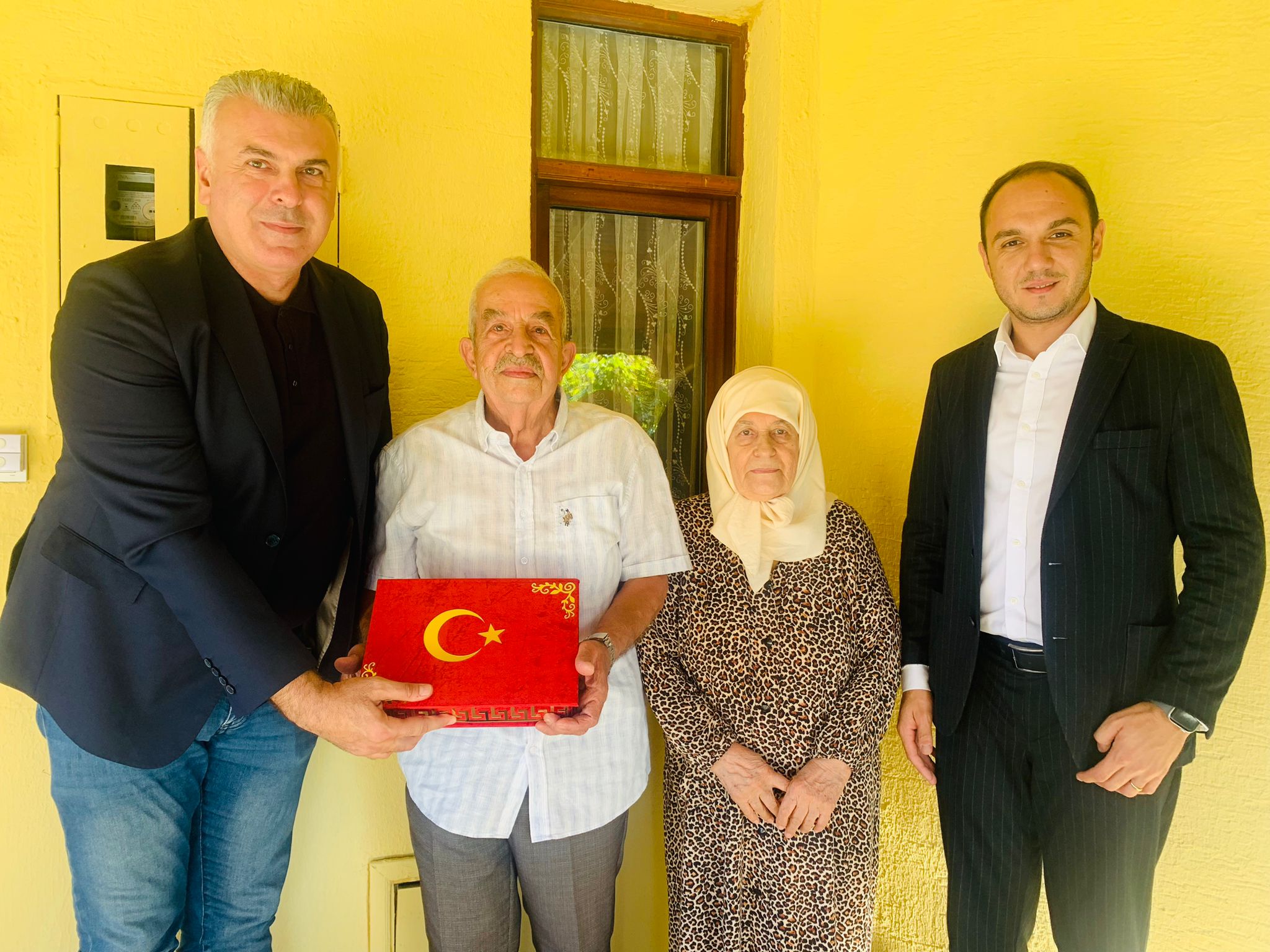 İzmit Belediyesi kahraman gazilerimize ziyaretlerini sürdürüyor (4)