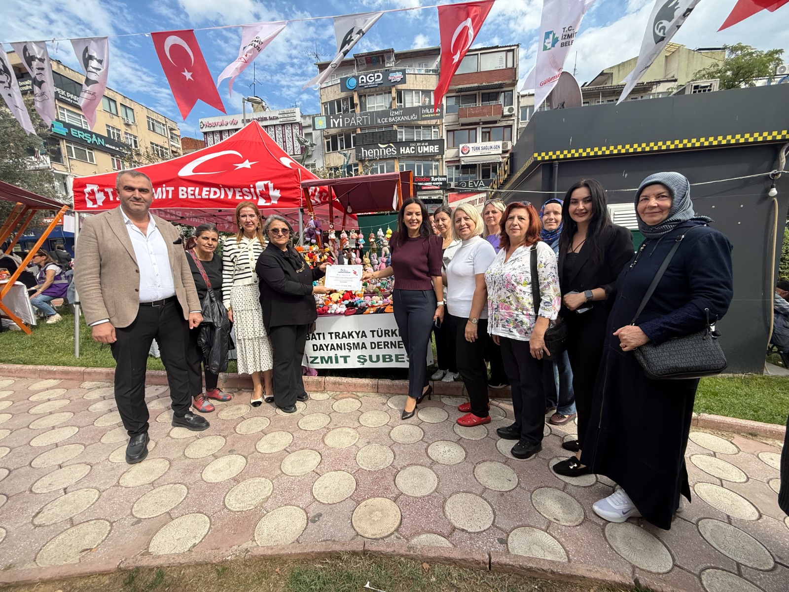 Izmit'te Örgü Festivali basladi (3) Izmit'te Örgü Festivali basladi (3)