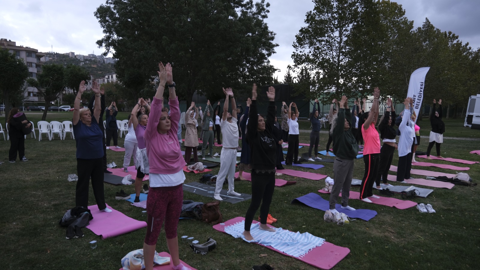 _Nefes Al Izmit_ yoga etkinligine Plajyolu'nda yogun katilim (2) _Nefes Al Izmit_ yoga etkinligine Plajyolu'nda yogun katilim (2)