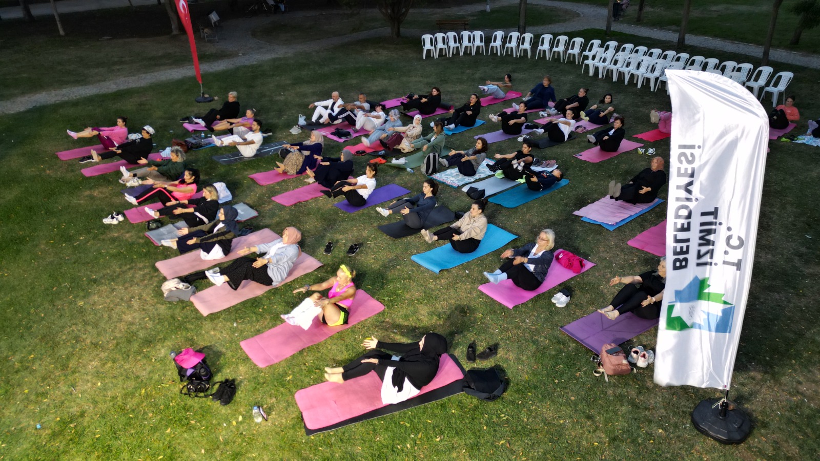 _Nefes Al Izmit_ yoga etkinligine Plajyolu'nda yogun katilim (3) _Nefes Al Izmit_ yoga etkinligine Plajyolu'nda yogun katilim (3)