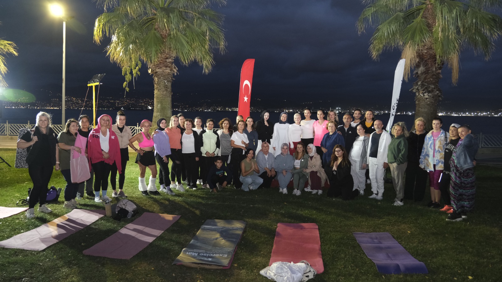 _Nefes Al Izmit_ yoga etkinligine Plajyolu'nda yogun katilim (5) _Nefes Al Izmit_ yoga etkinligine Plajyolu'nda yogun katilim (5)