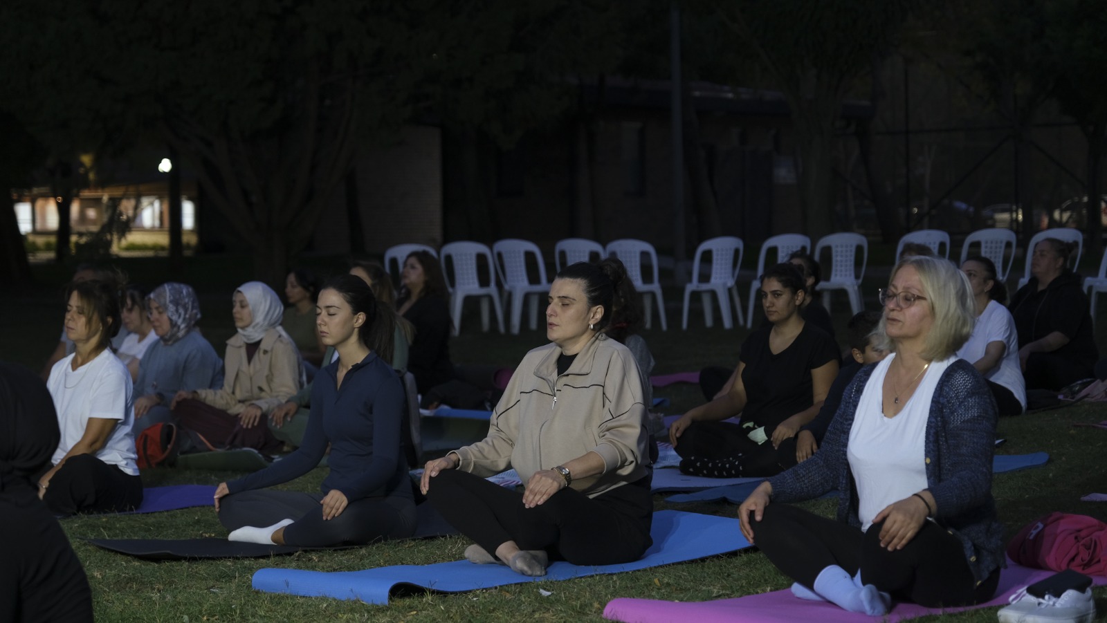 _Nefes Al Izmit_ yoga etkinligine Plajyolu'nda yogun katilim (6) _Nefes Al Izmit_ yoga etkinligine Plajyolu'nda yogun katilim (6)