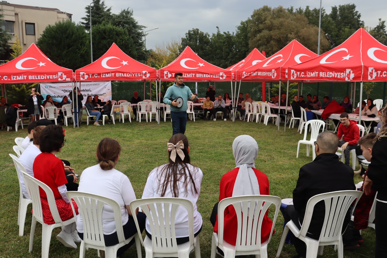 Otizm Spor ve Yaşam Evi’nde sonbahar şenliği coşkusu (2) Otizm Spor ve Yaşam Evi’nde sonbahar şenliği coşkusu (2)