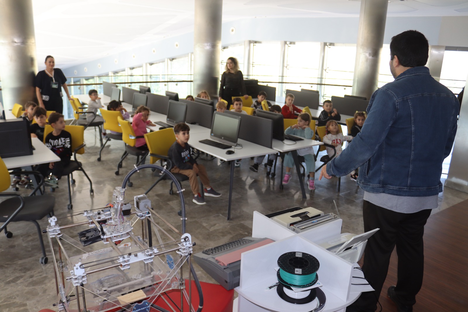 Çinar Çocuk Evleri ögrencileri 3D teknolojiyi deneyimledi (10) Çinar Çocuk Evleri ögrencileri 3D teknolojiyi deneyimledi (10)