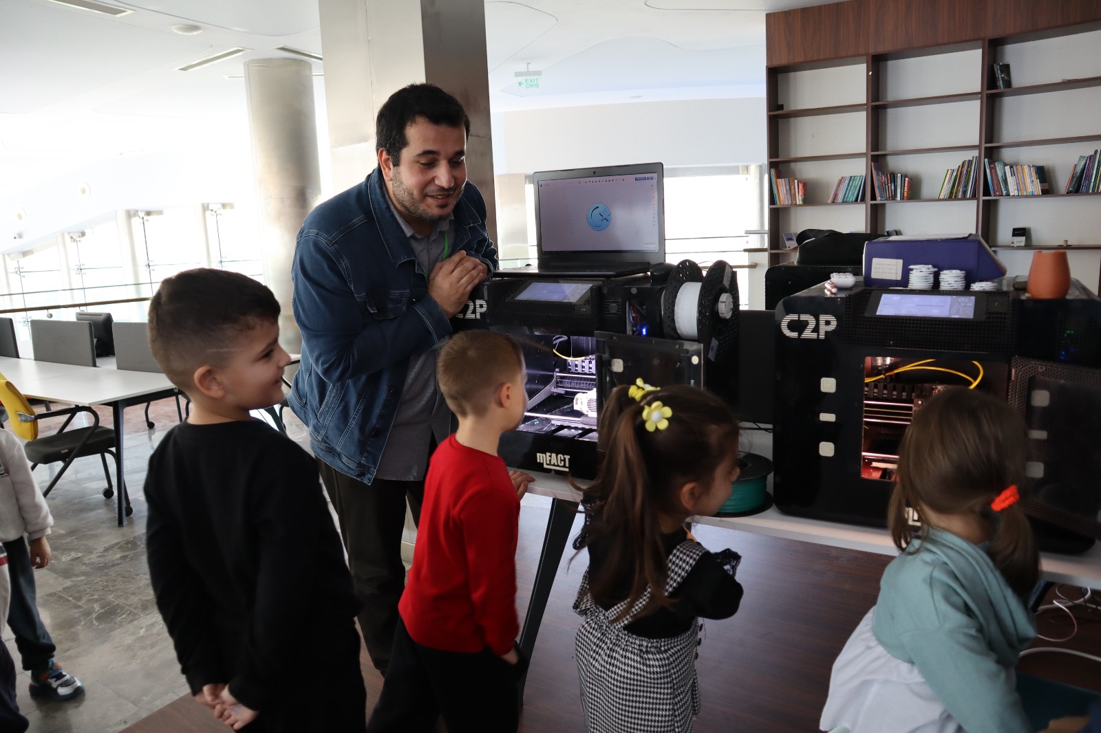 Çinar Çocuk Evleri ögrencileri 3D teknolojiyi deneyimledi (11) Çinar Çocuk Evleri ögrencileri 3D teknolojiyi deneyimledi (11)