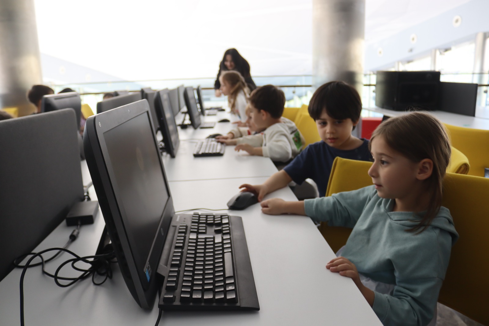 Çinar Çocuk Evleri ögrencileri 3D teknolojiyi deneyimledi (7) Çinar Çocuk Evleri ögrencileri 3D teknolojiyi deneyimledi (7)