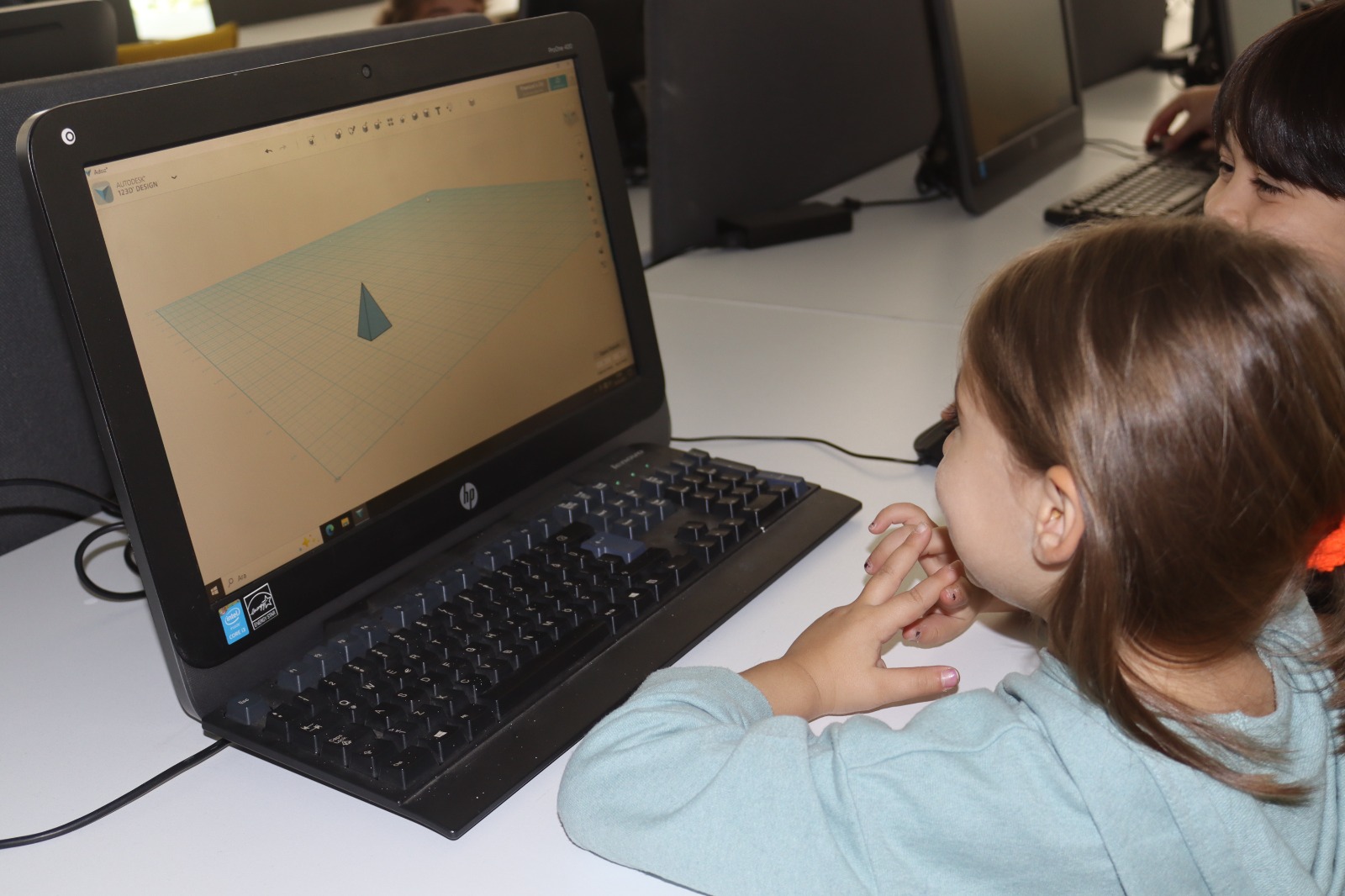 Çinar Çocuk Evleri ögrencileri 3D teknolojiyi deneyimledi (9) Çinar Çocuk Evleri ögrencileri 3D teknolojiyi deneyimledi (9)