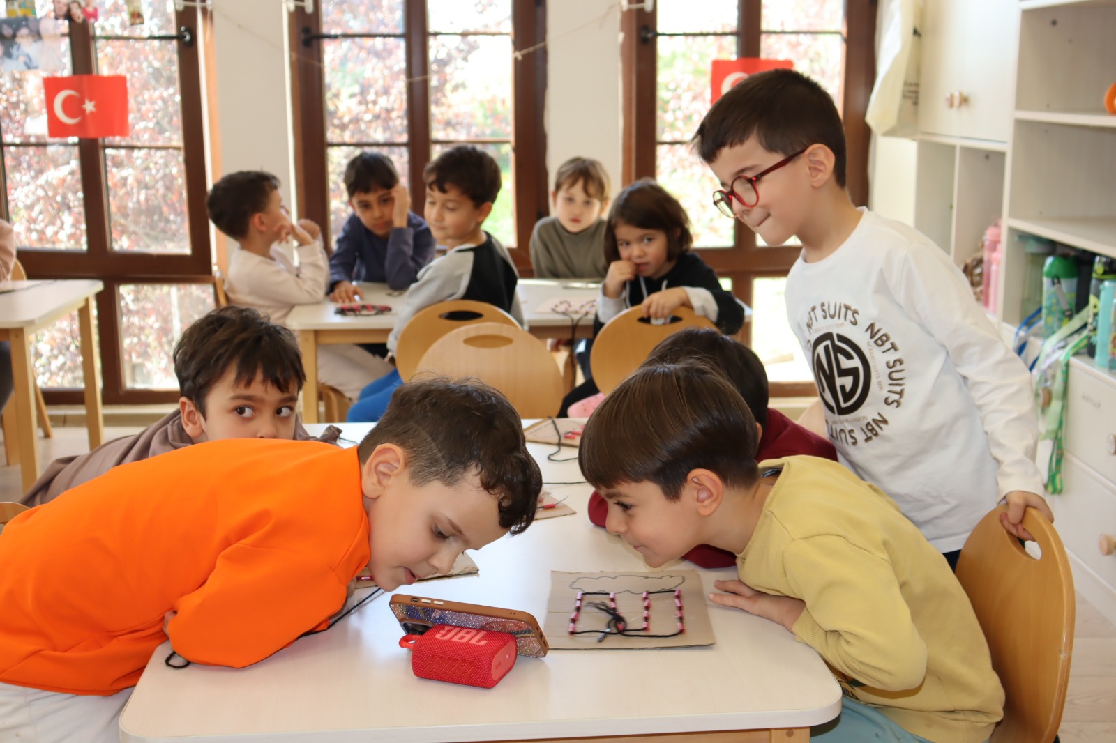 Çınar Çocuk Evleri öğrencilerinin eserleri belediyede, mutlulukları ekrana yansıdı (2)