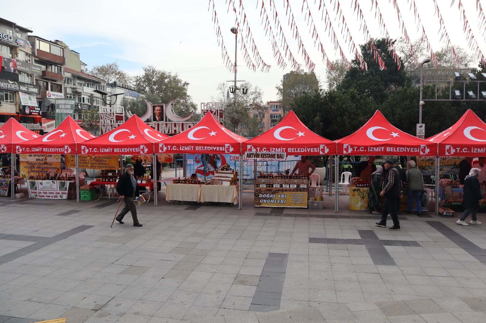 İzmit Bal Günleri Belediye Meydanı’nda başladı (2) İzmit Bal Günleri Belediye Meydanı’nda başladı (2)