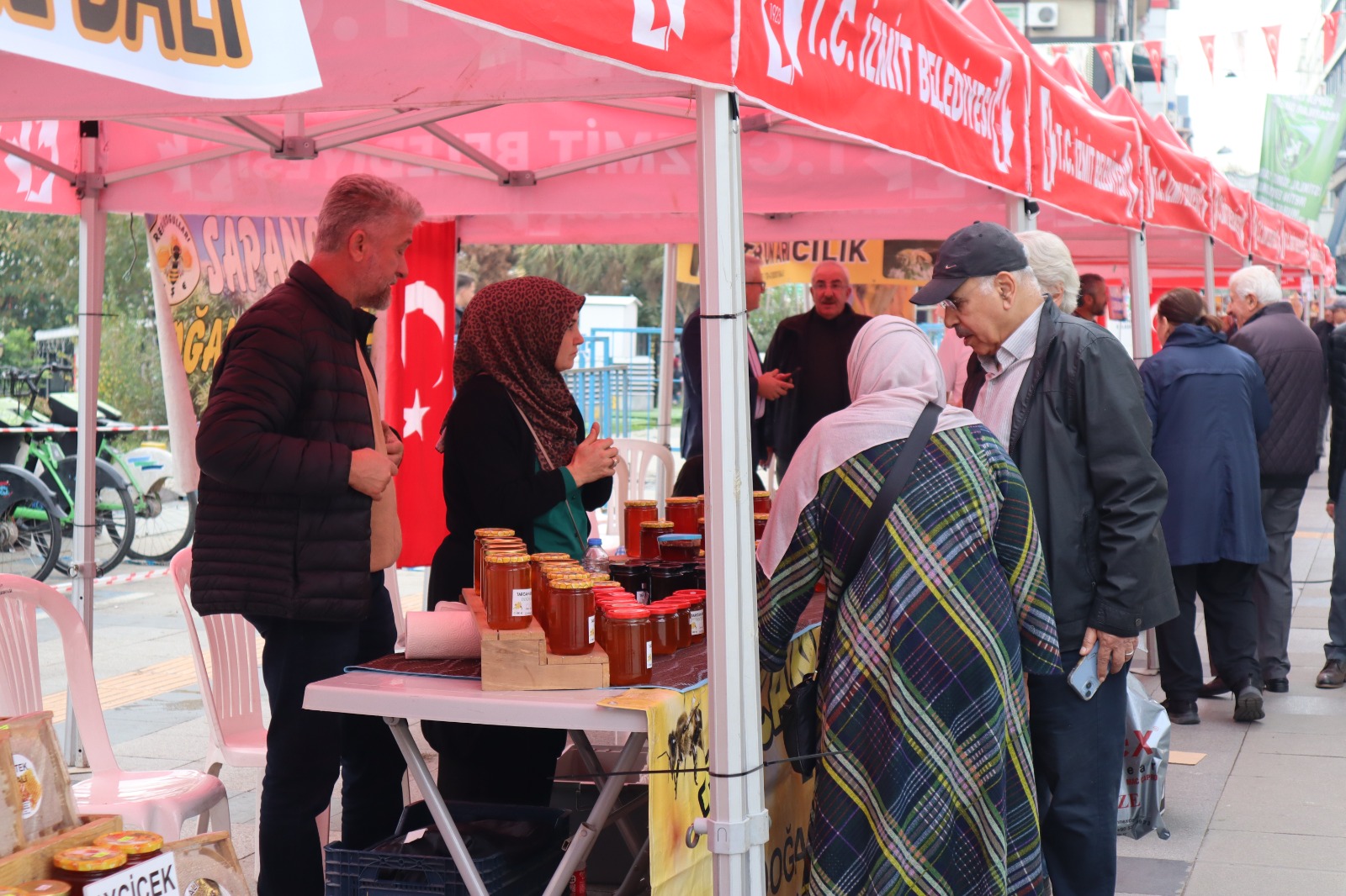 İzmit Bal Günleri Belediye Meydanı’nda başladı (8) İzmit Bal Günleri Belediye Meydanı’nda başladı (8)