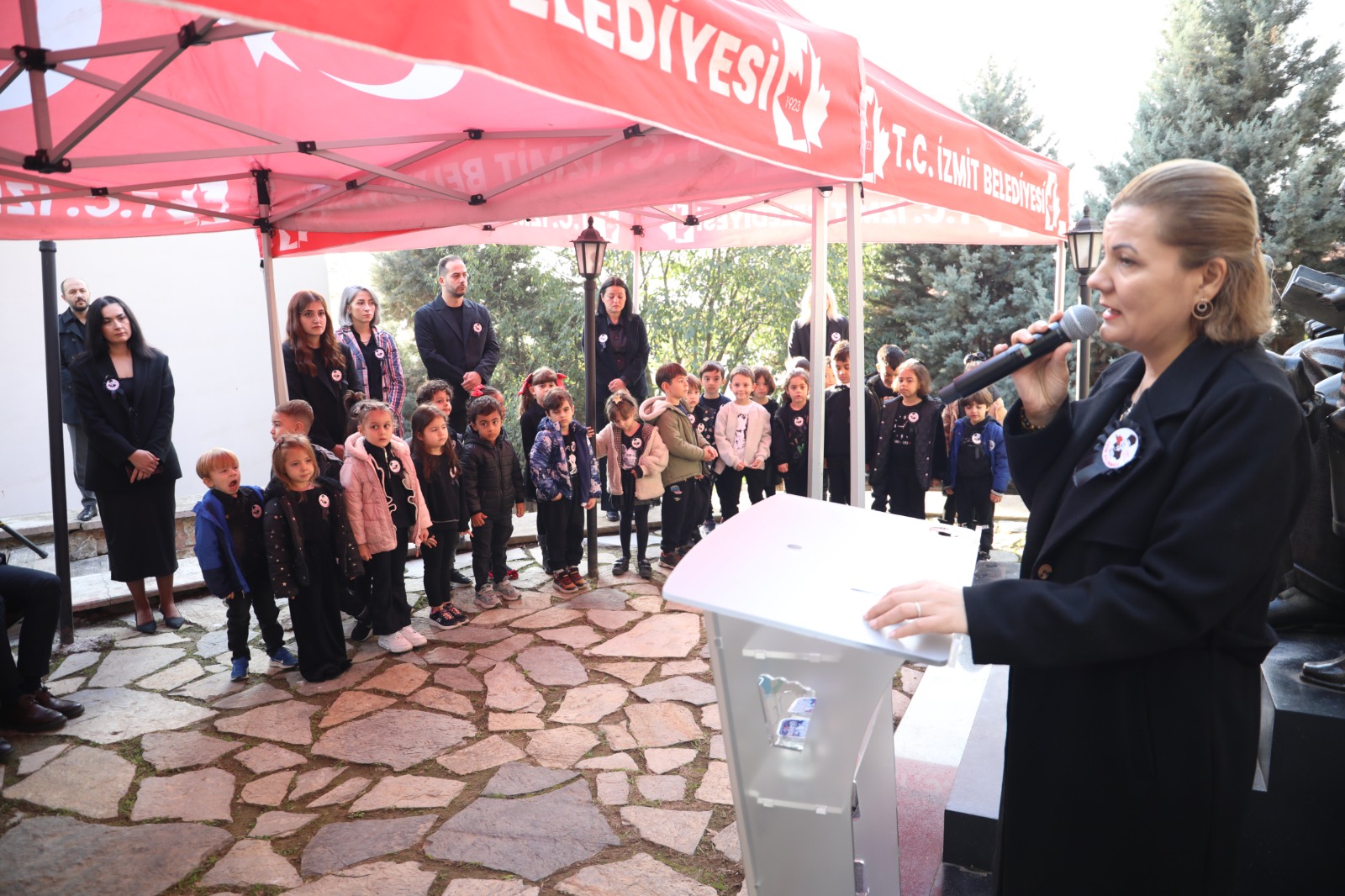 İzmit Belediyesi Atatürk'ü Andı (6)