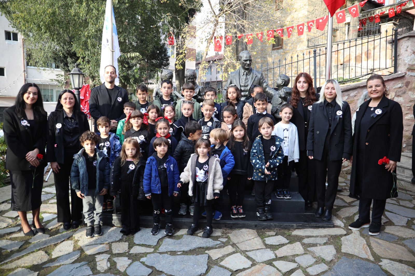 İzmit Belediyesi Atatürk'ü Andı (8)