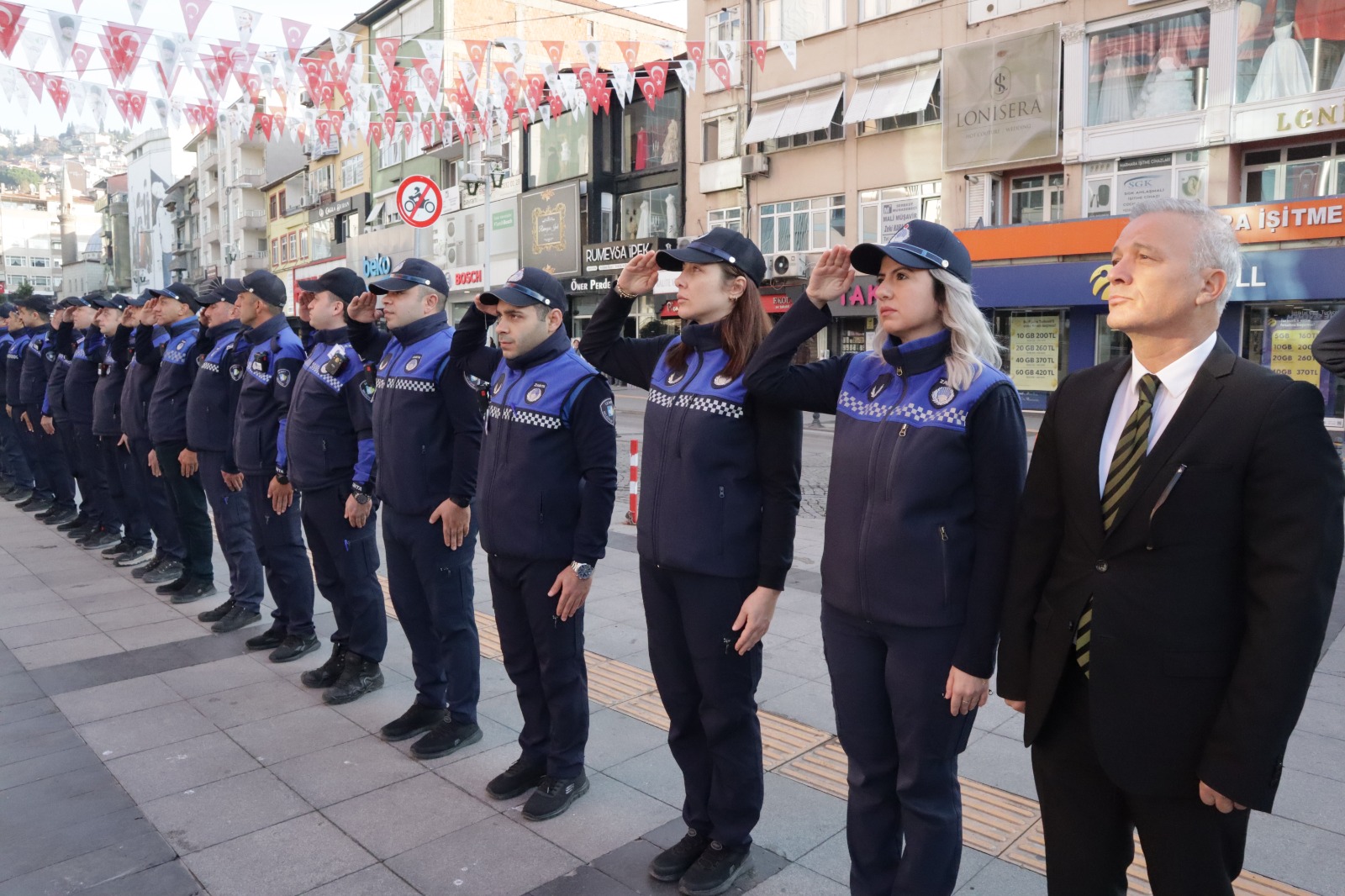 Izmit Belediyesi, Ata'ya saygiyla kenetlendi (1)