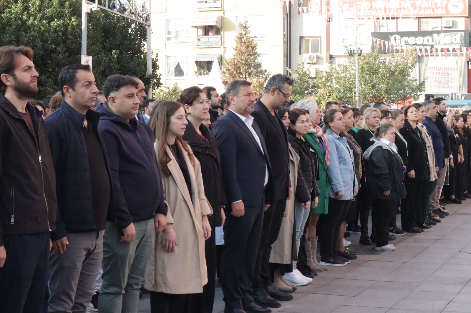 Izmit Belediyesi, Ata'ya saygiyla kenetlendi (3)