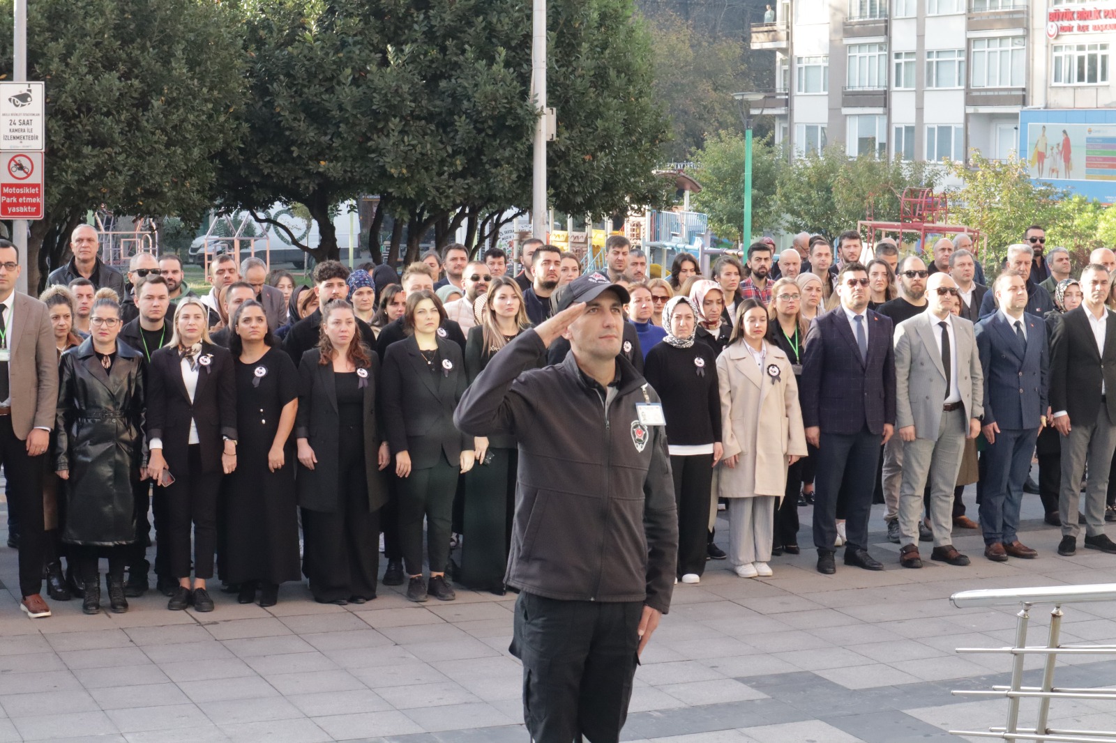 Izmit Belediyesi, Ata'ya saygiyla kenetlendi (4)