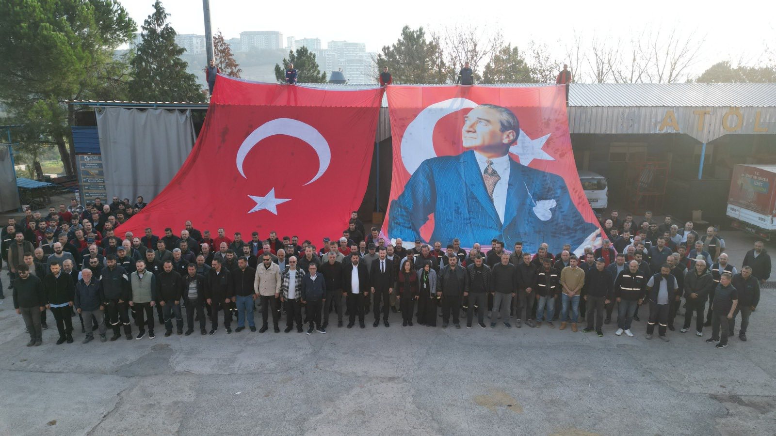 Izmit Belediyesi, Ata'ya saygiyla kenetlendi (8)