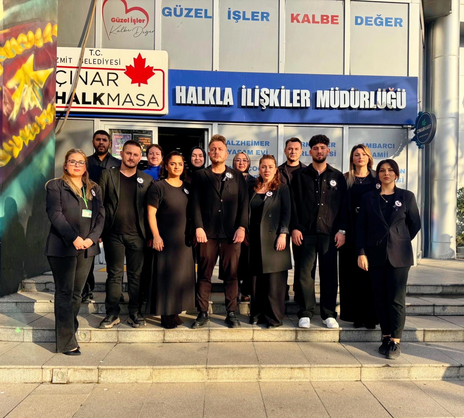Izmit Belediyesi, Ata'ya saygiyla kenetlendi (9)