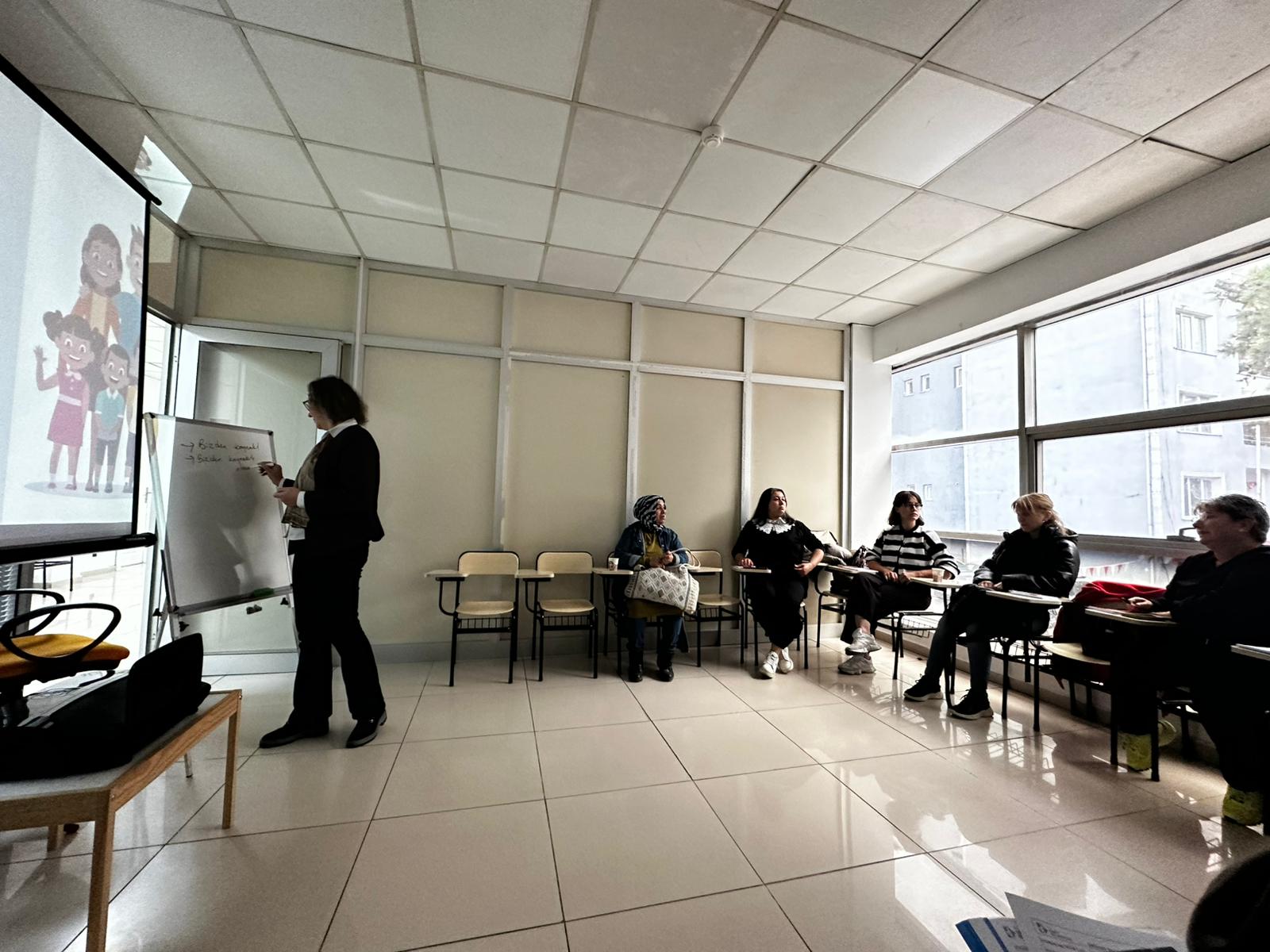 İzmit Belediyesi Engelsiz Ebeveyn Akademisi tüm hızıyla devam ediyor (1)