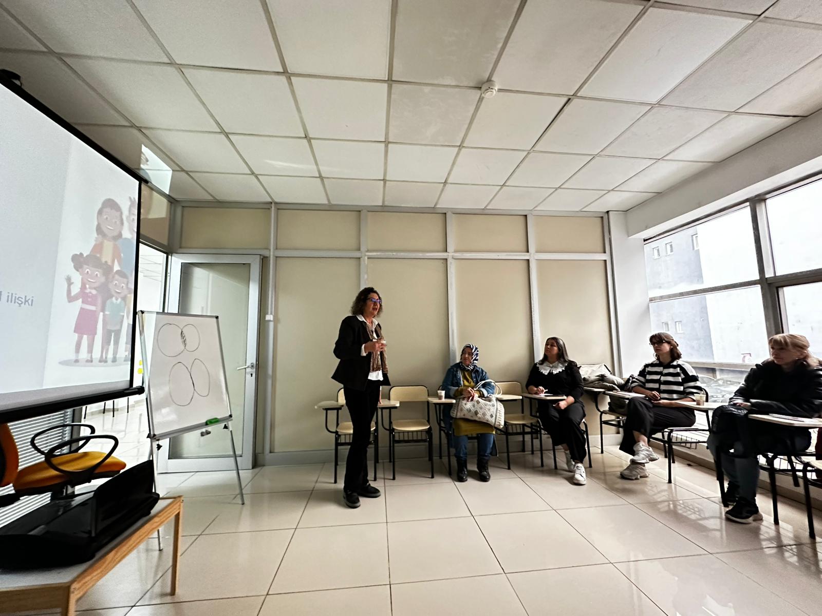 İzmit Belediyesi Engelsiz Ebeveyn Akademisi tüm hızıyla devam ediyor (2)