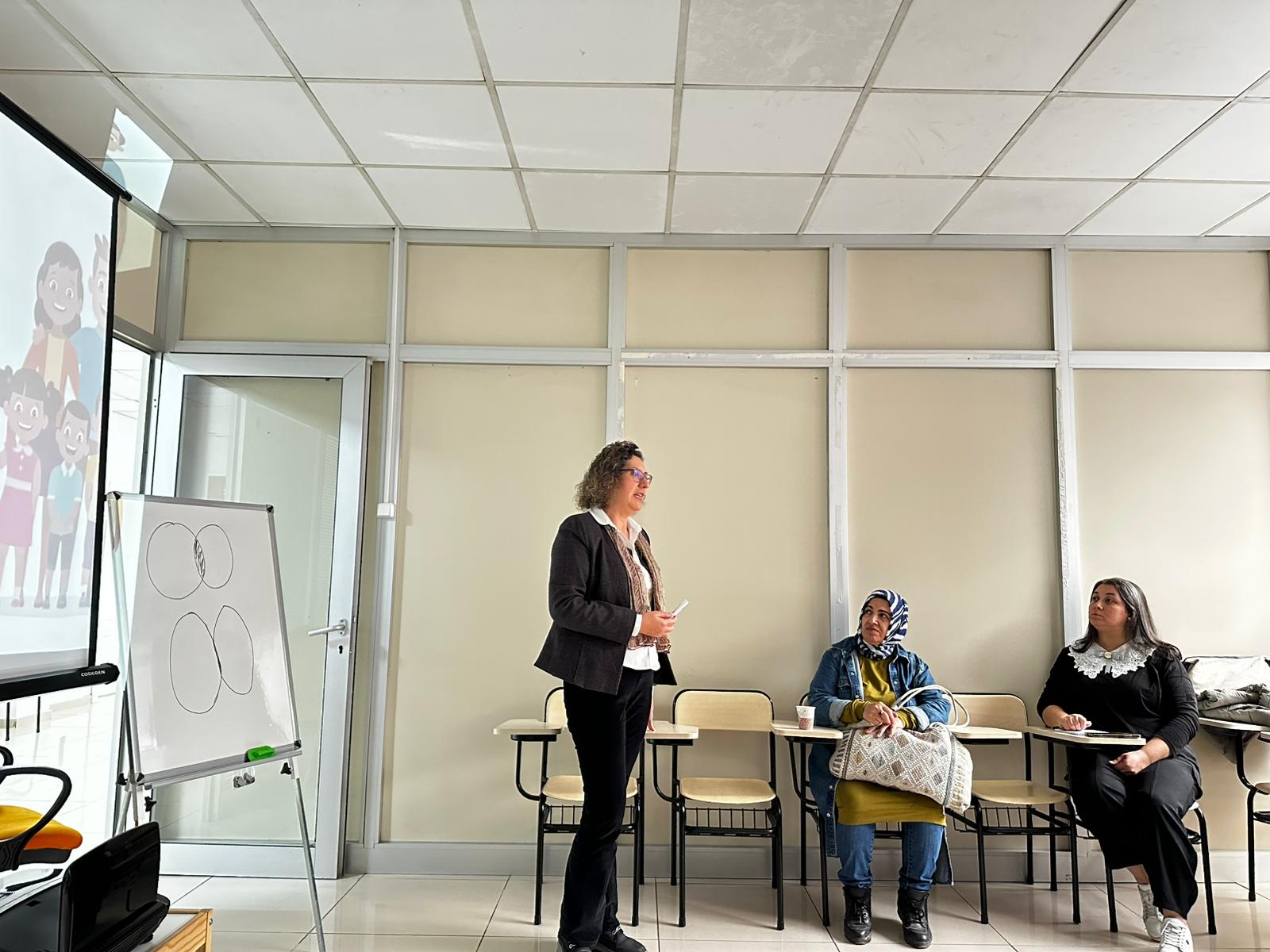 İzmit Belediyesi Engelsiz Ebeveyn Akademisi tüm hızıyla devam ediyor (6)