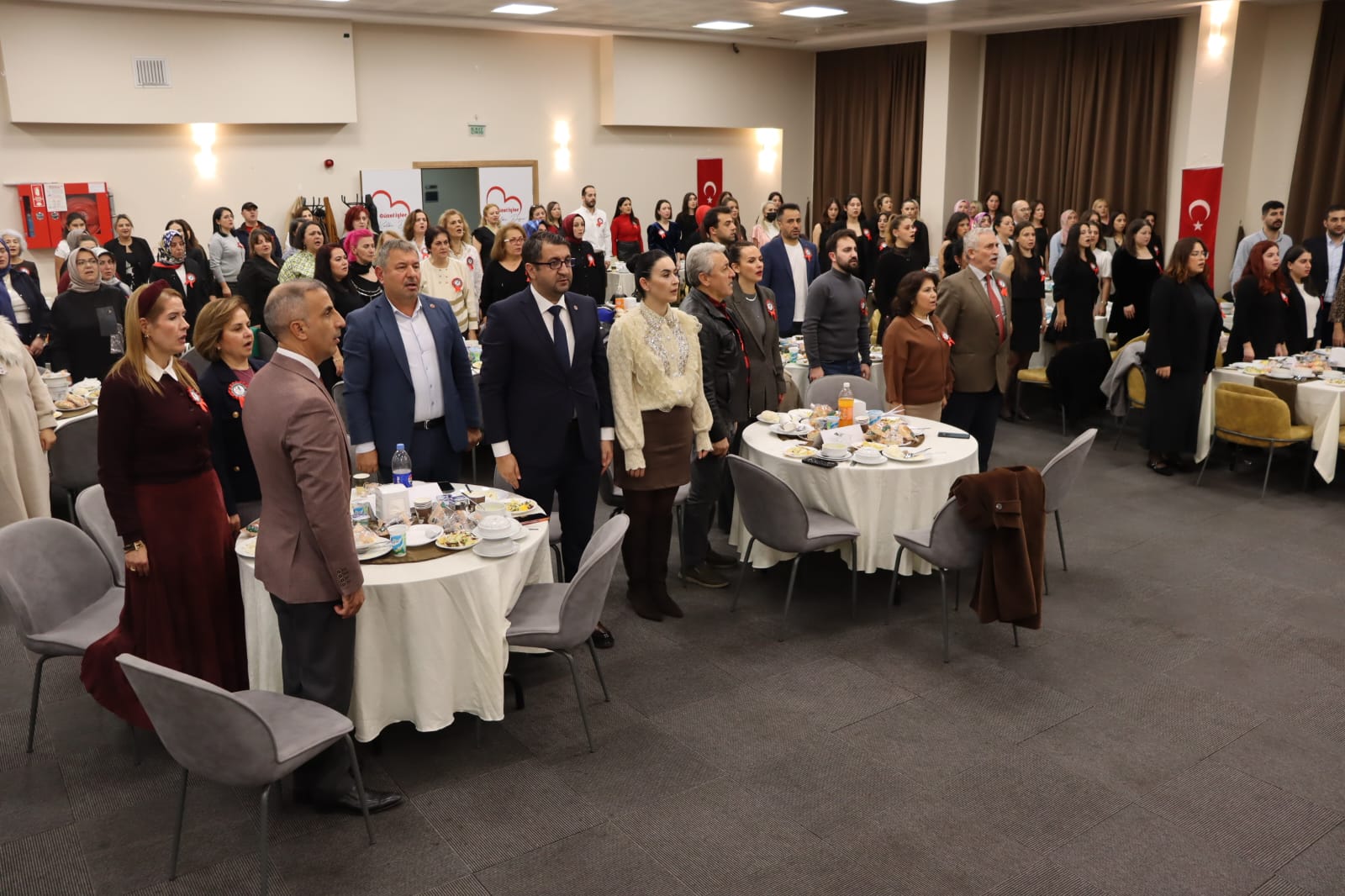 İzmit Belediyesi Öğretmenler Günü’nde eğitim emekçilerini buluşturdu (3) İzmit Belediyesi Öğretmenler Günü’nde eğitim emekçilerini buluşturdu (3)