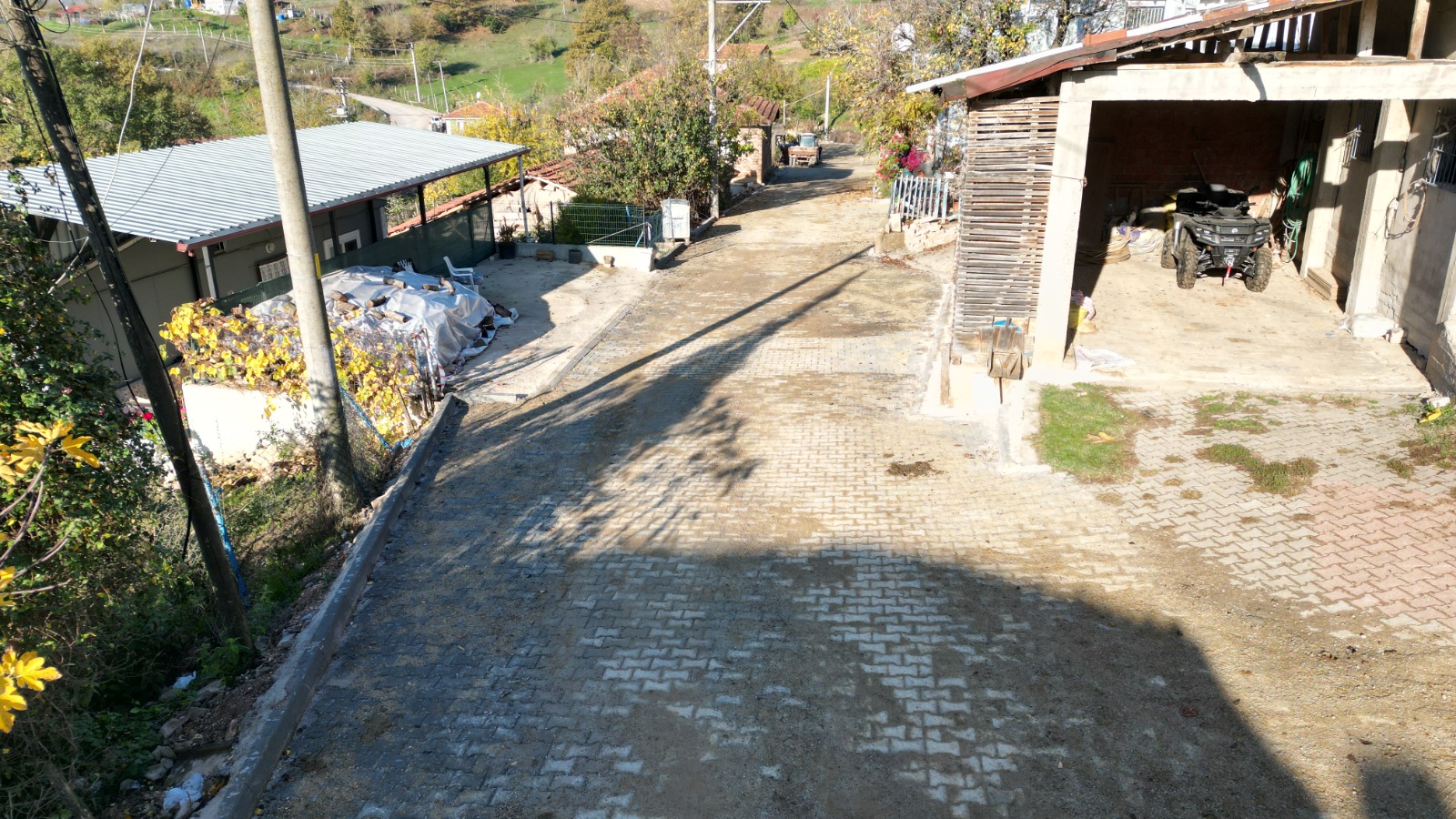 İzmit Belediyesi, Orhaniye Mahallesi’nde bozulan yolu yeniledi (4) İzmit Belediyesi, Orhaniye Mahallesi’nde bozulan yolu yeniledi (4)