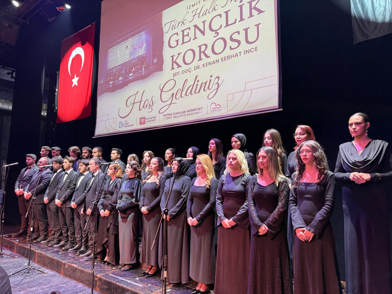Izmit Belediyesi THM Gençlik Korosu'ndan muhtesem konser (10) Izmit Belediyesi THM Gençlik Korosu'ndan muhtesem konser (10)