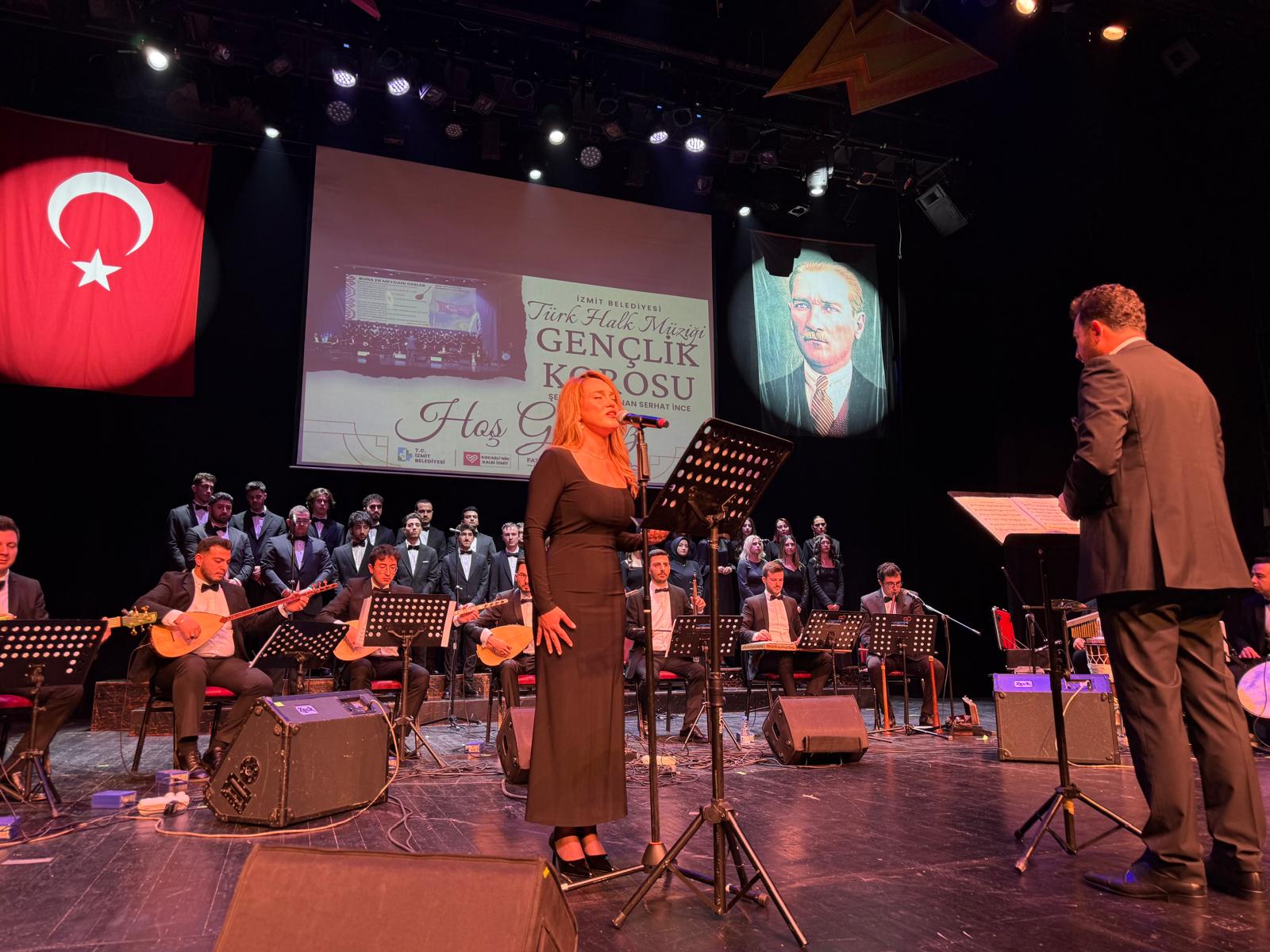 Izmit Belediyesi THM Gençlik Korosu'ndan muhtesem konser (11) Izmit Belediyesi THM Gençlik Korosu'ndan muhtesem konser (11)