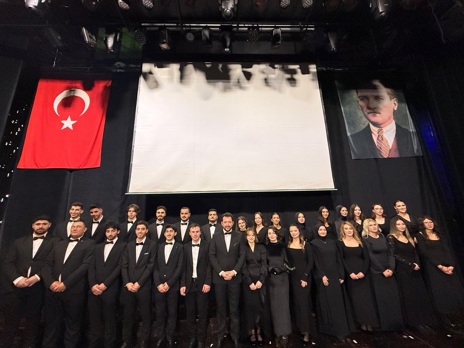 Izmit Belediyesi THM Gençlik Korosu'ndan muhtesem konser (13) Izmit Belediyesi THM Gençlik Korosu'ndan muhtesem konser (13)