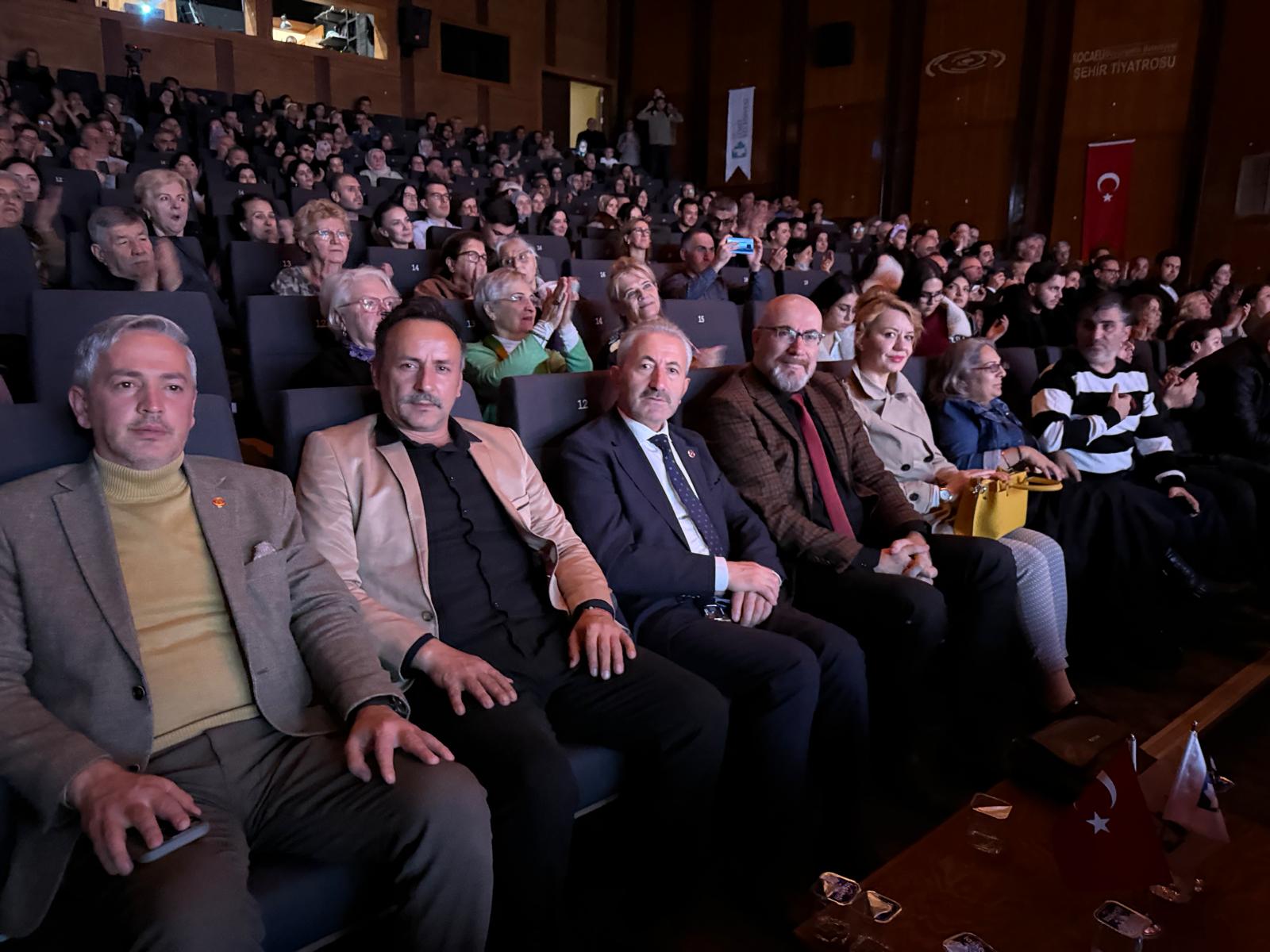Izmit Belediyesi THM Gençlik Korosu'ndan muhtesem konser (15) Izmit Belediyesi THM Gençlik Korosu'ndan muhtesem konser (15)