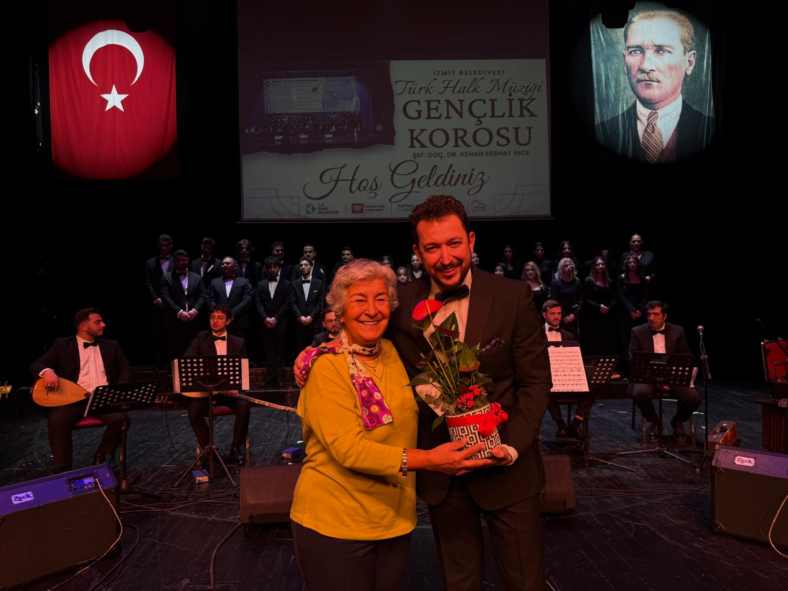 Izmit Belediyesi THM Gençlik Korosu'ndan muhtesem konser (2) Izmit Belediyesi THM Gençlik Korosu'ndan muhtesem konser (2)