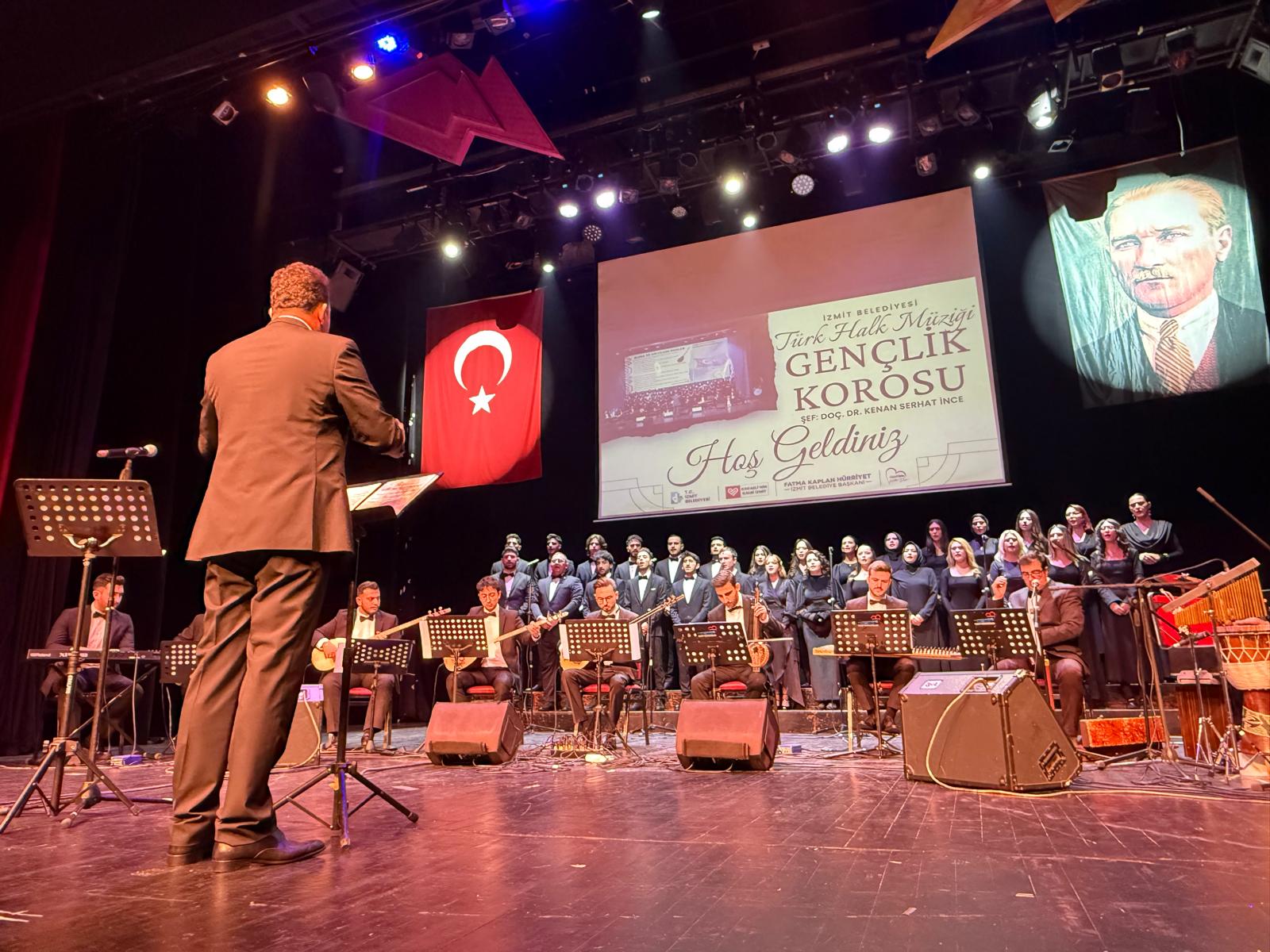 Izmit Belediyesi THM Gençlik Korosu'ndan muhtesem konser (4) Izmit Belediyesi THM Gençlik Korosu'ndan muhtesem konser (4)