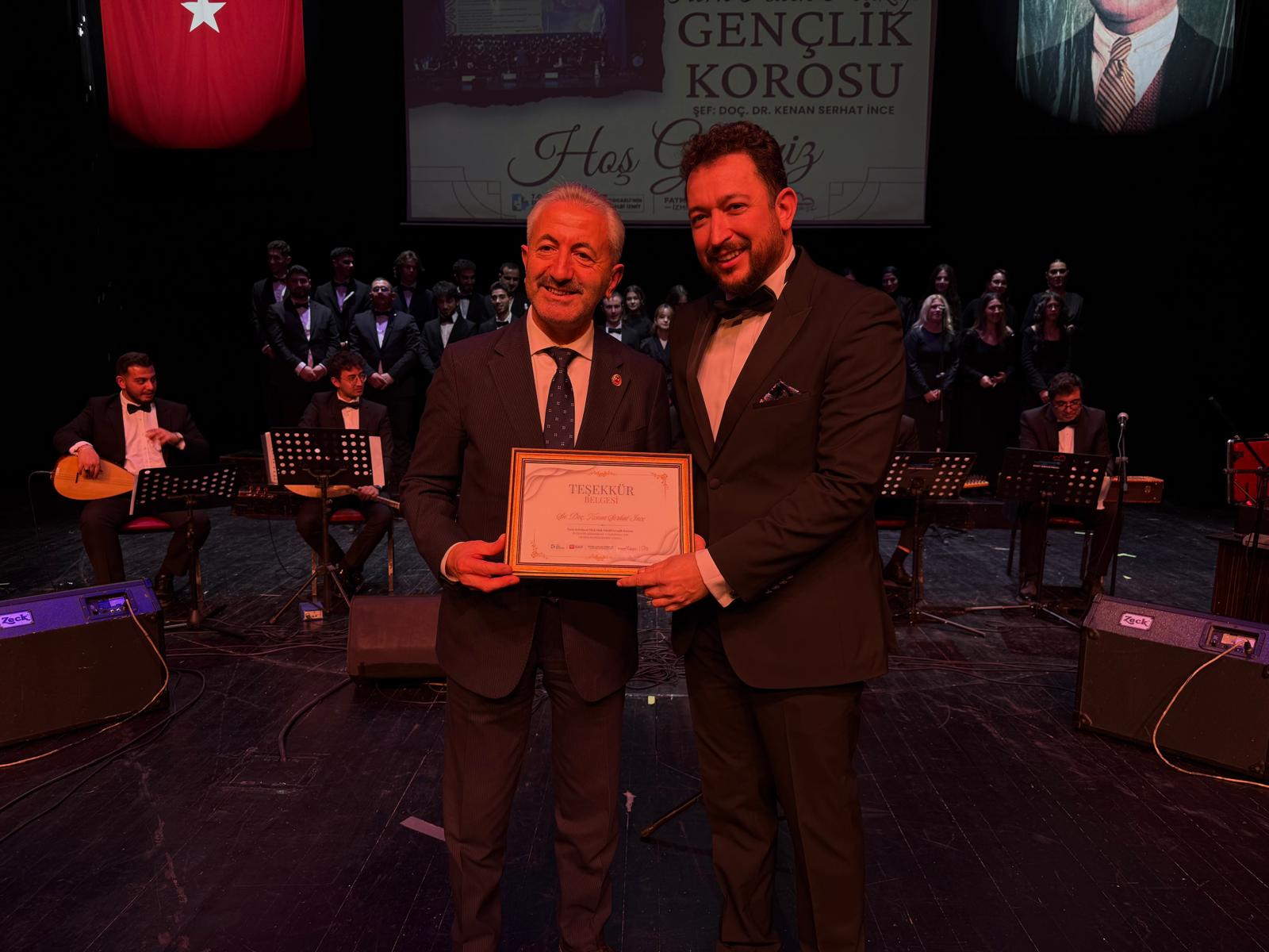Izmit Belediyesi THM Gençlik Korosu'ndan muhtesem konser (6) Izmit Belediyesi THM Gençlik Korosu'ndan muhtesem konser (6)