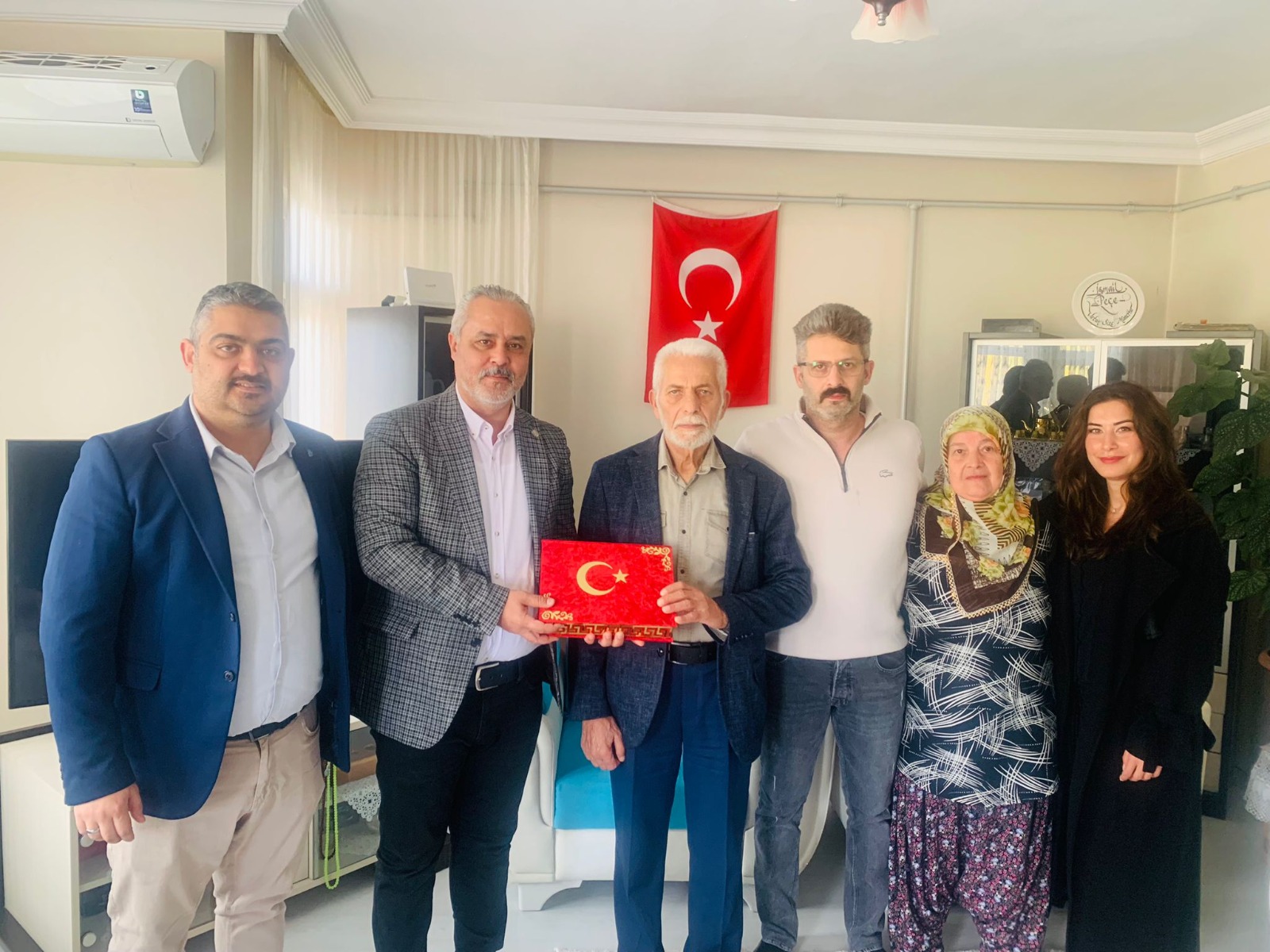 Izmit Belediyesinden Basiskele'de Kibris gazilerine anlamli ziyaret (1)