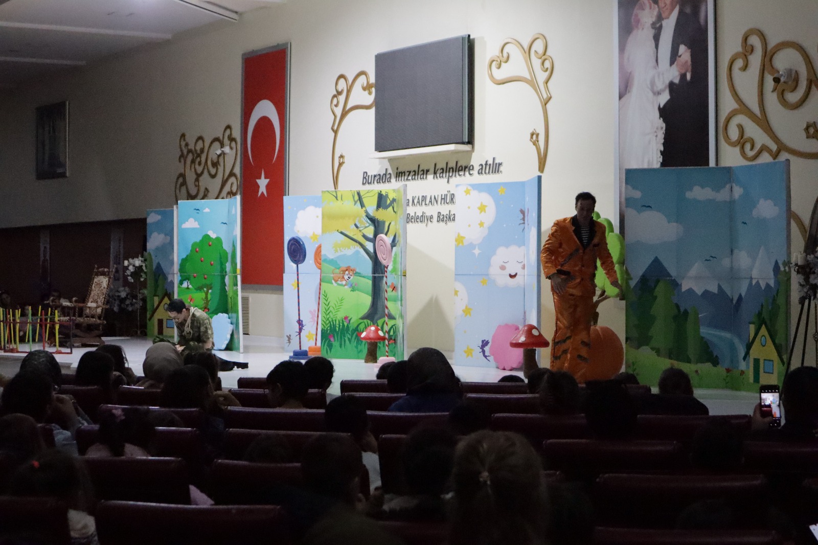 İzmit Belediyesinden Çocuk Hakları Gününe özel tiyatro gösterisi (15)