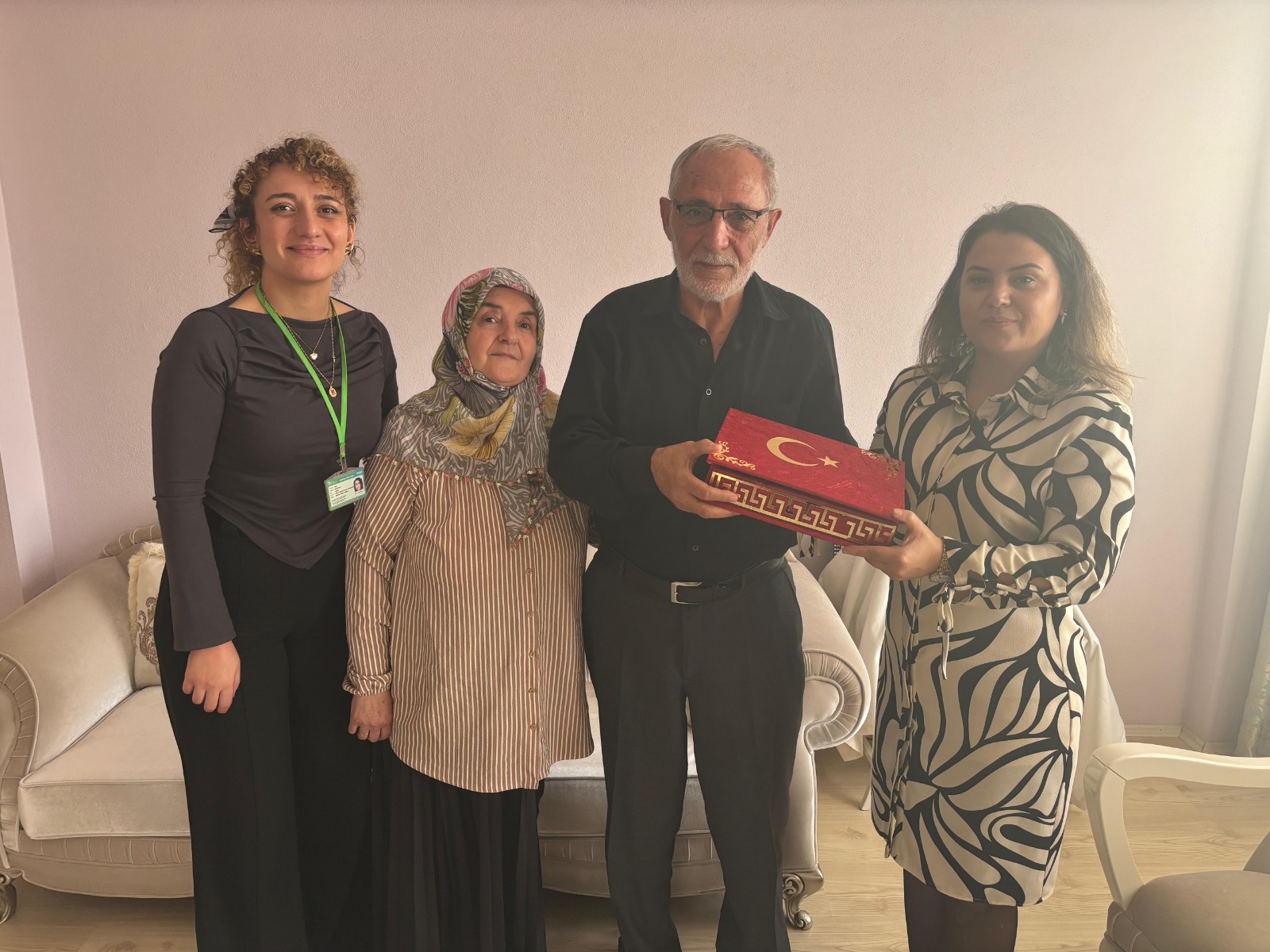 İzmit Belediyesinden Derince’de Kıbrıs Gazilerine anlamlı ziyaret (2)