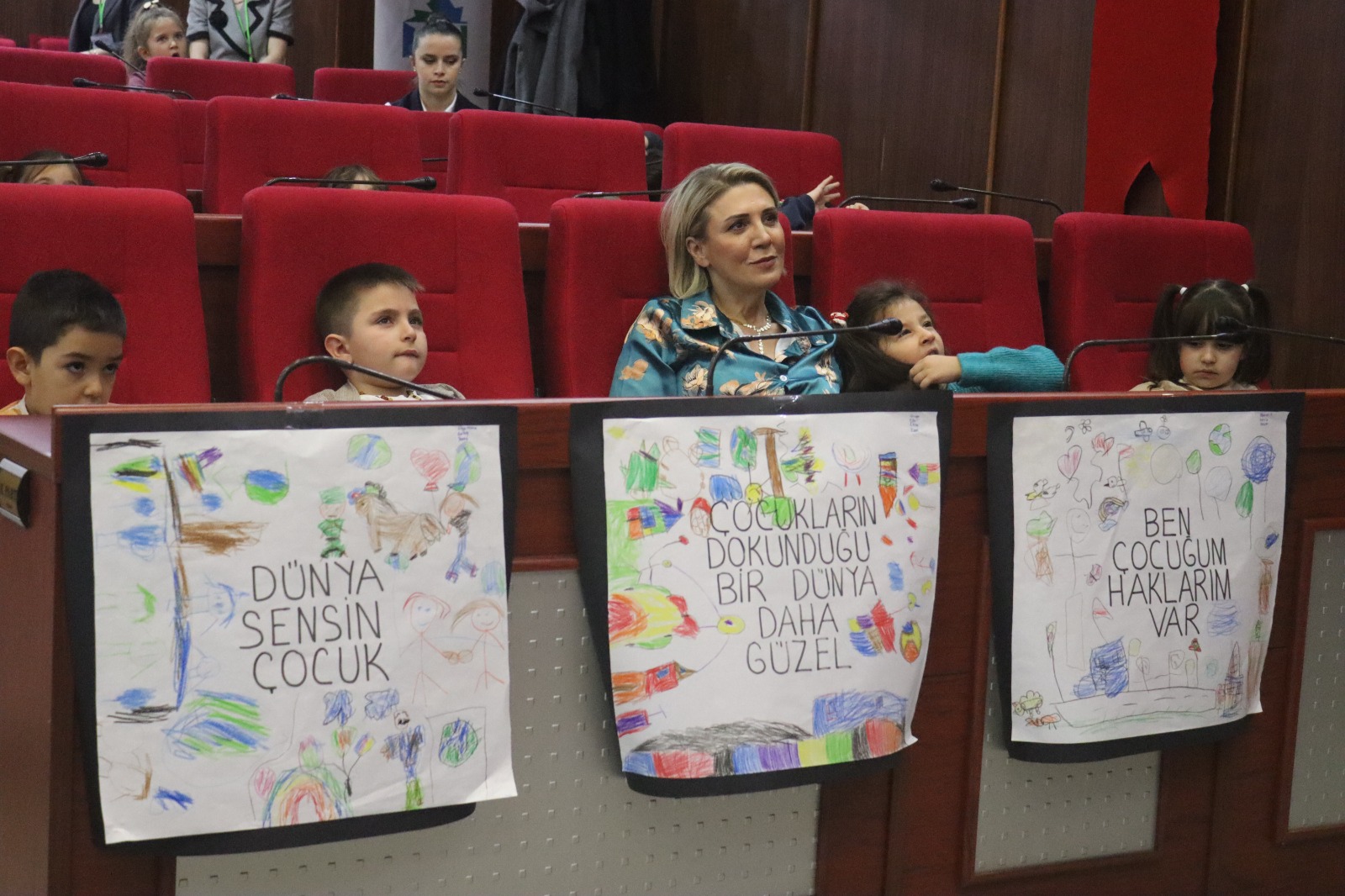İzmit Belediyesinden Dünya Çocuk Hakları Günü’ne özel farkındalık programı (4)