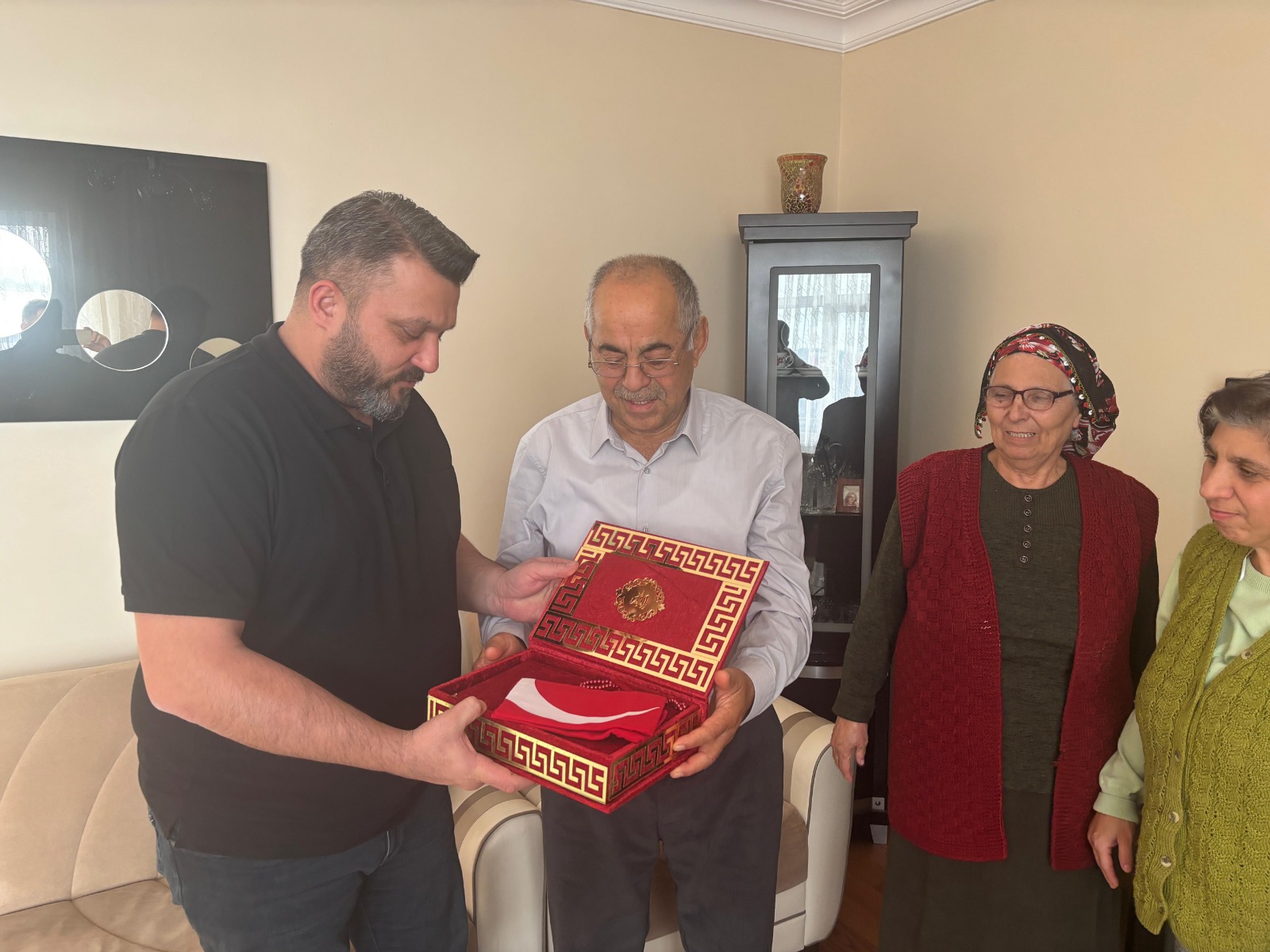 İzmit Belediyesinden Körfez’deki Kıbrıs Gazilerine vefa ziyareti (3)