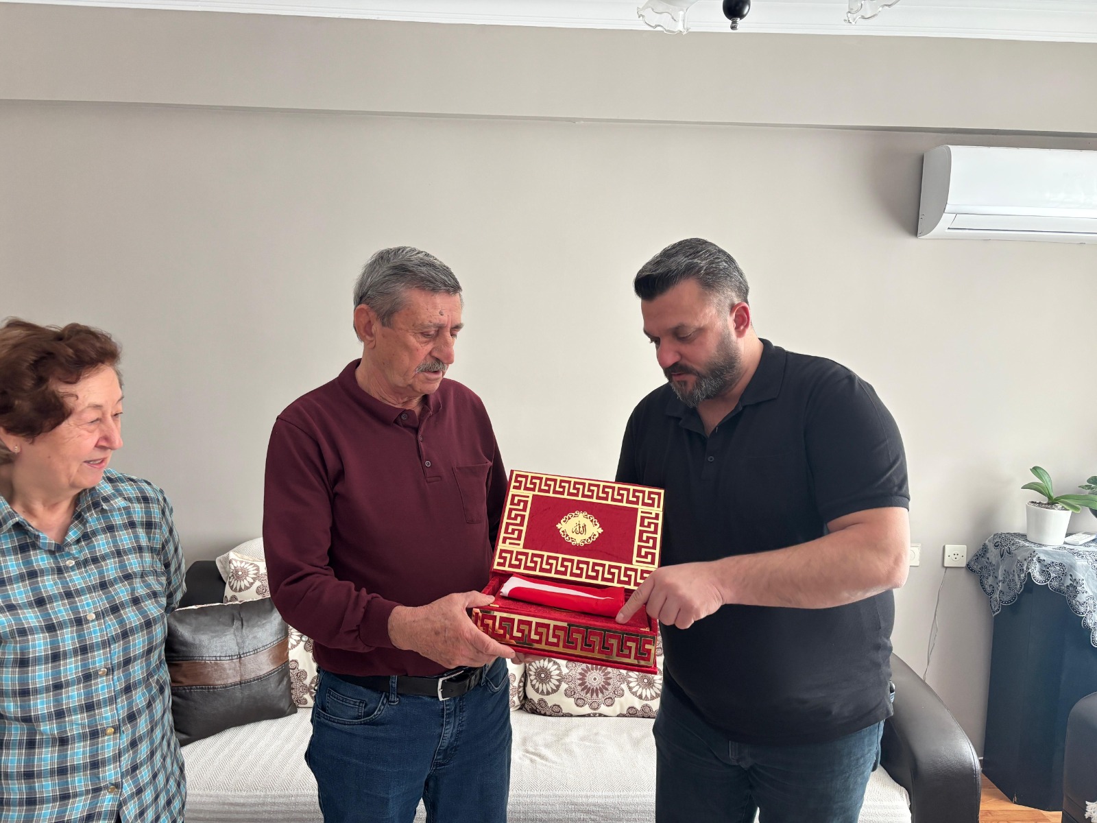 İzmit Belediyesinden Körfez’deki Kıbrıs Gazilerine vefa ziyareti (5)