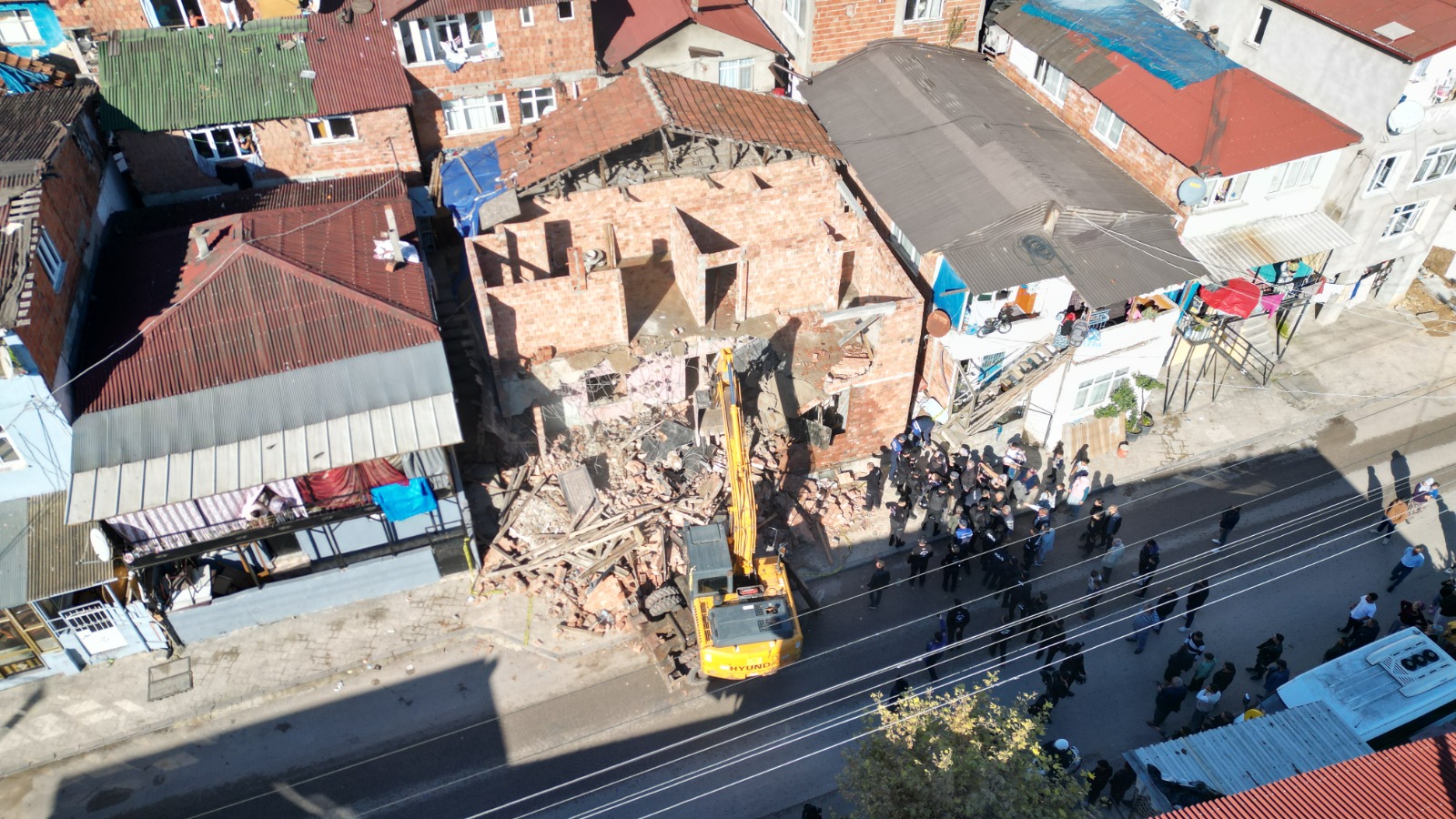 Izmit Belediyesinden kaçak yapi yikimi (2)