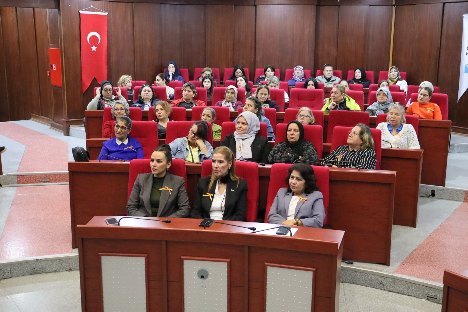 Izmit Belediyesinden kadina yönelik siddete karsi birlik ve dayanisma çagrisi (1)