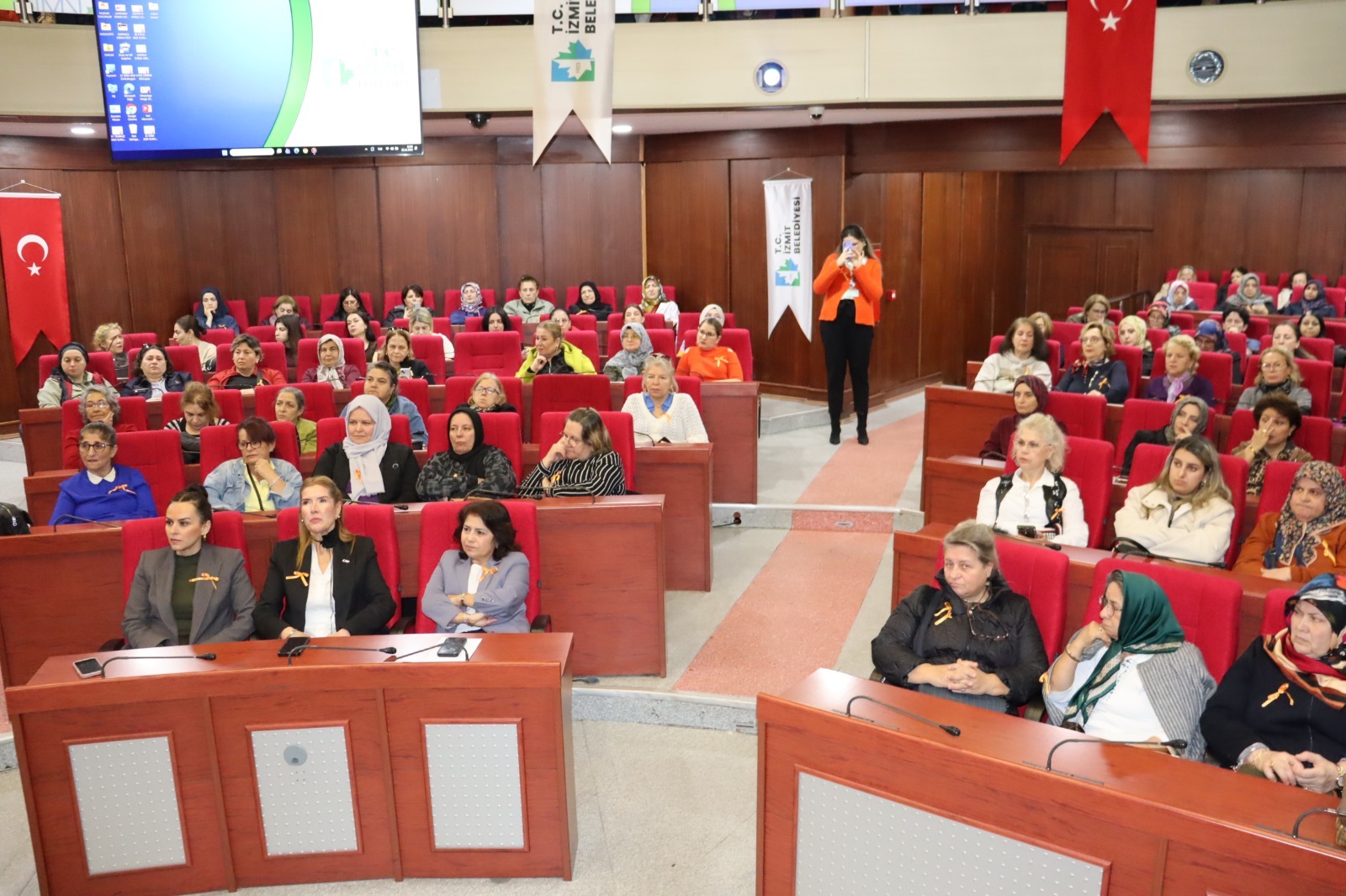 Izmit Belediyesinden kadina yönelik siddete karsi birlik ve dayanisma çagrisi (2)