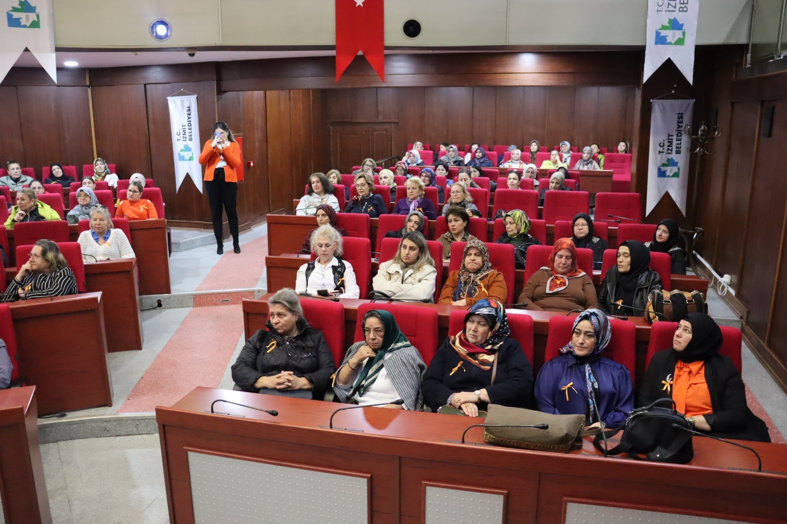 Izmit Belediyesinden kadina yönelik siddete karsi birlik ve dayanisma çagrisi (3)