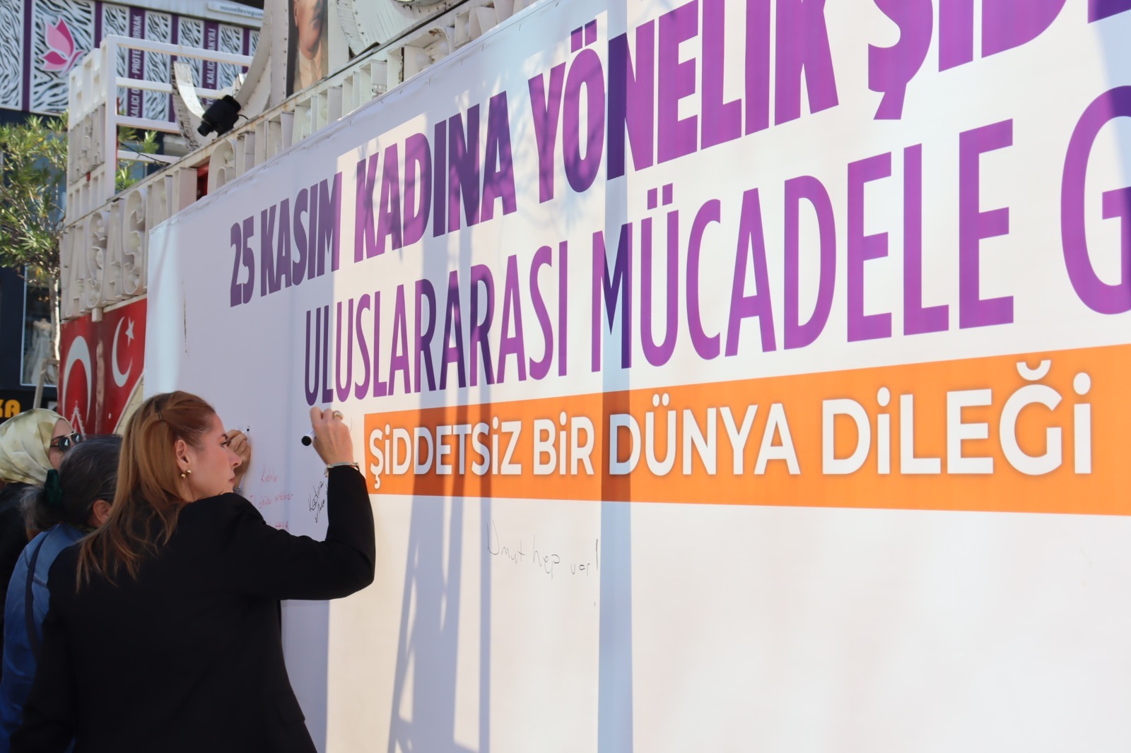 Izmit Belediyesinden kadina yönelik siddete karsi birlik ve dayanisma çagrisi (7)