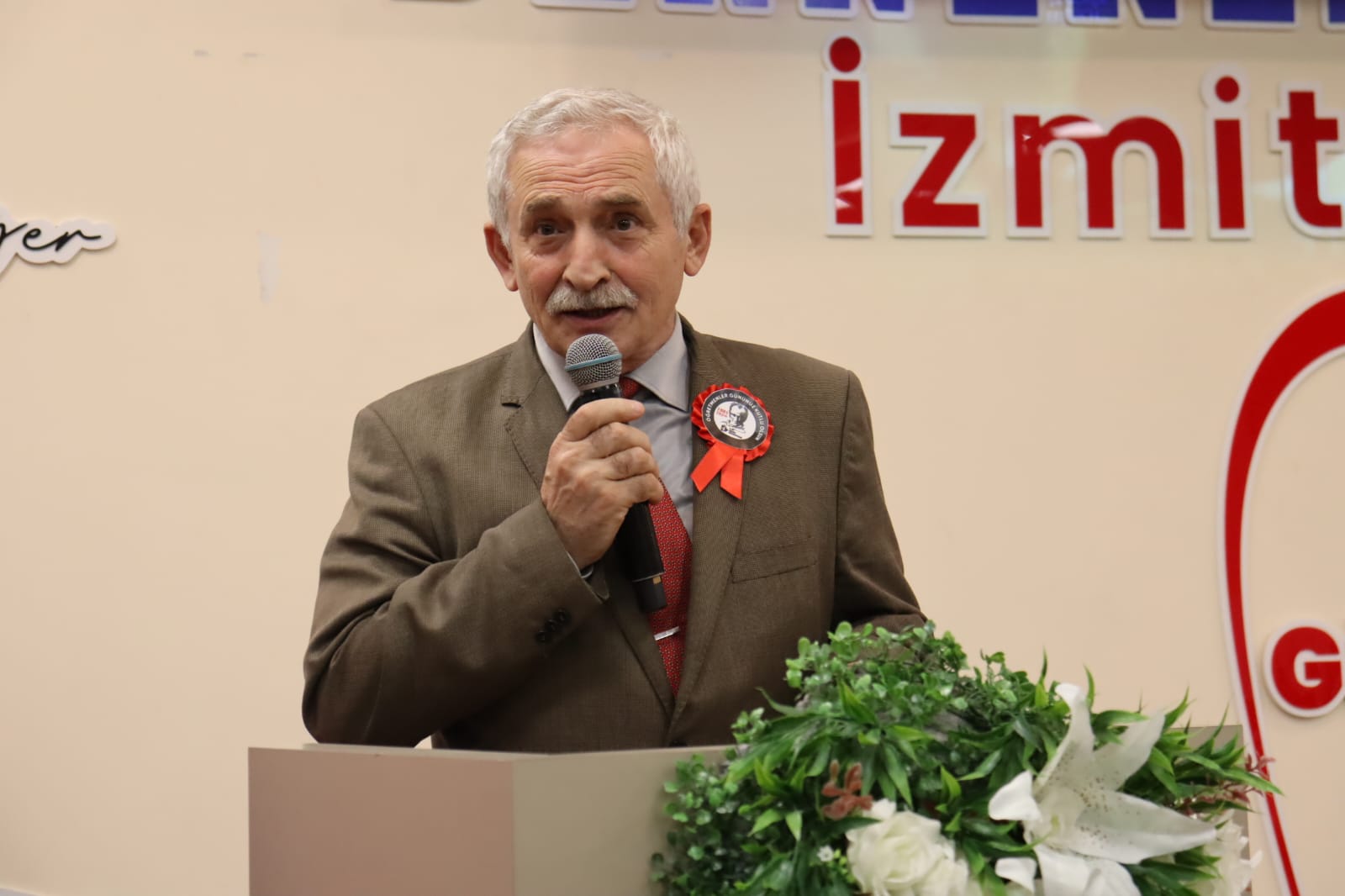 İzmit Halk Eğitim Müdürü Sadık İskender İzmit Halk Eğitim Müdürü Sadık İskender