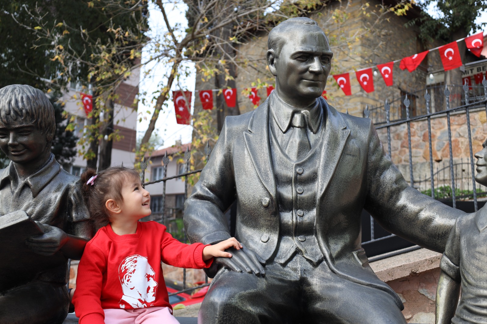 Minik yüreklerden Ata'ya sevgi dolu anma (3)