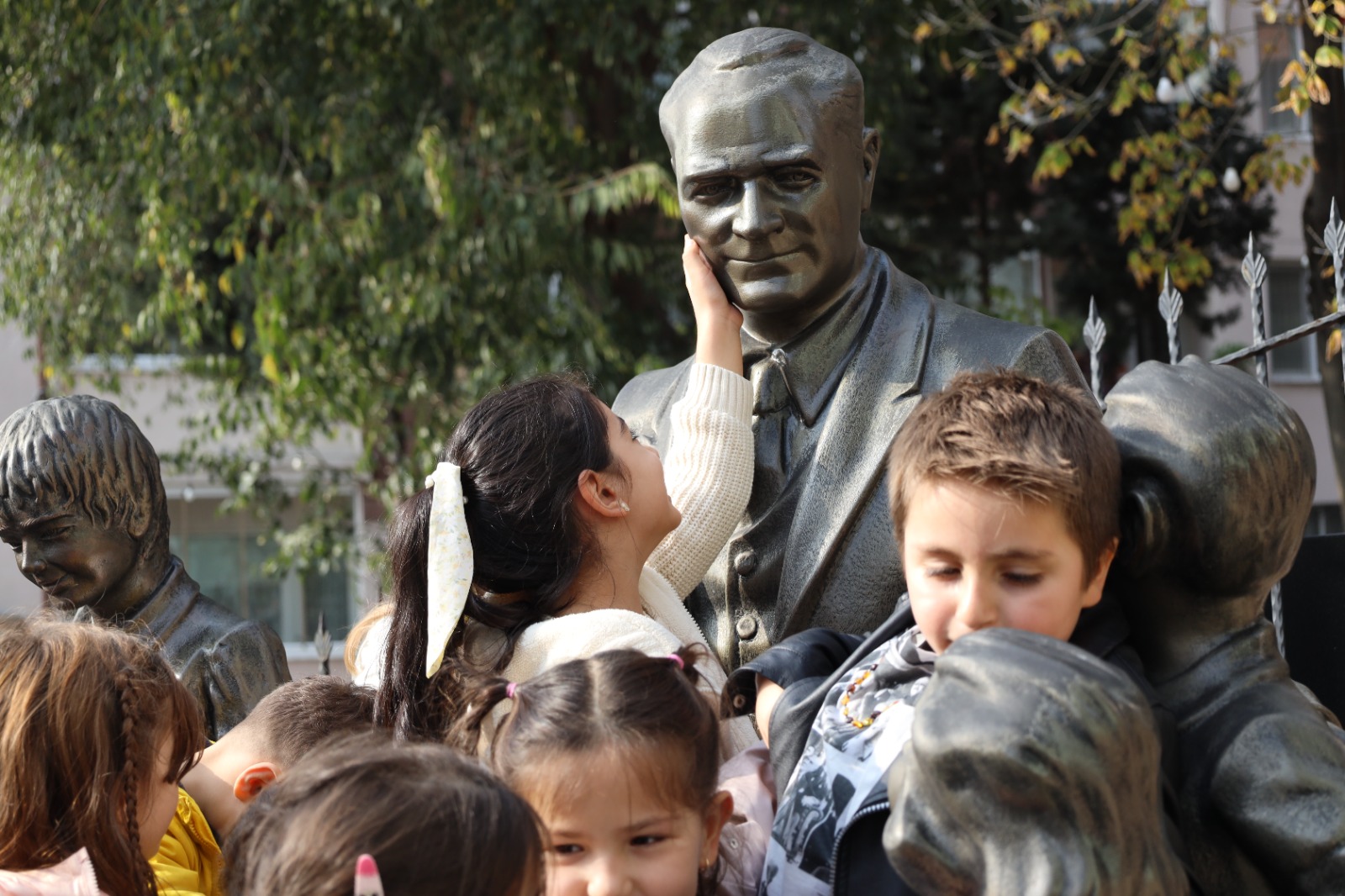Minik yüreklerden Ata'ya sevgi dolu anma (9)